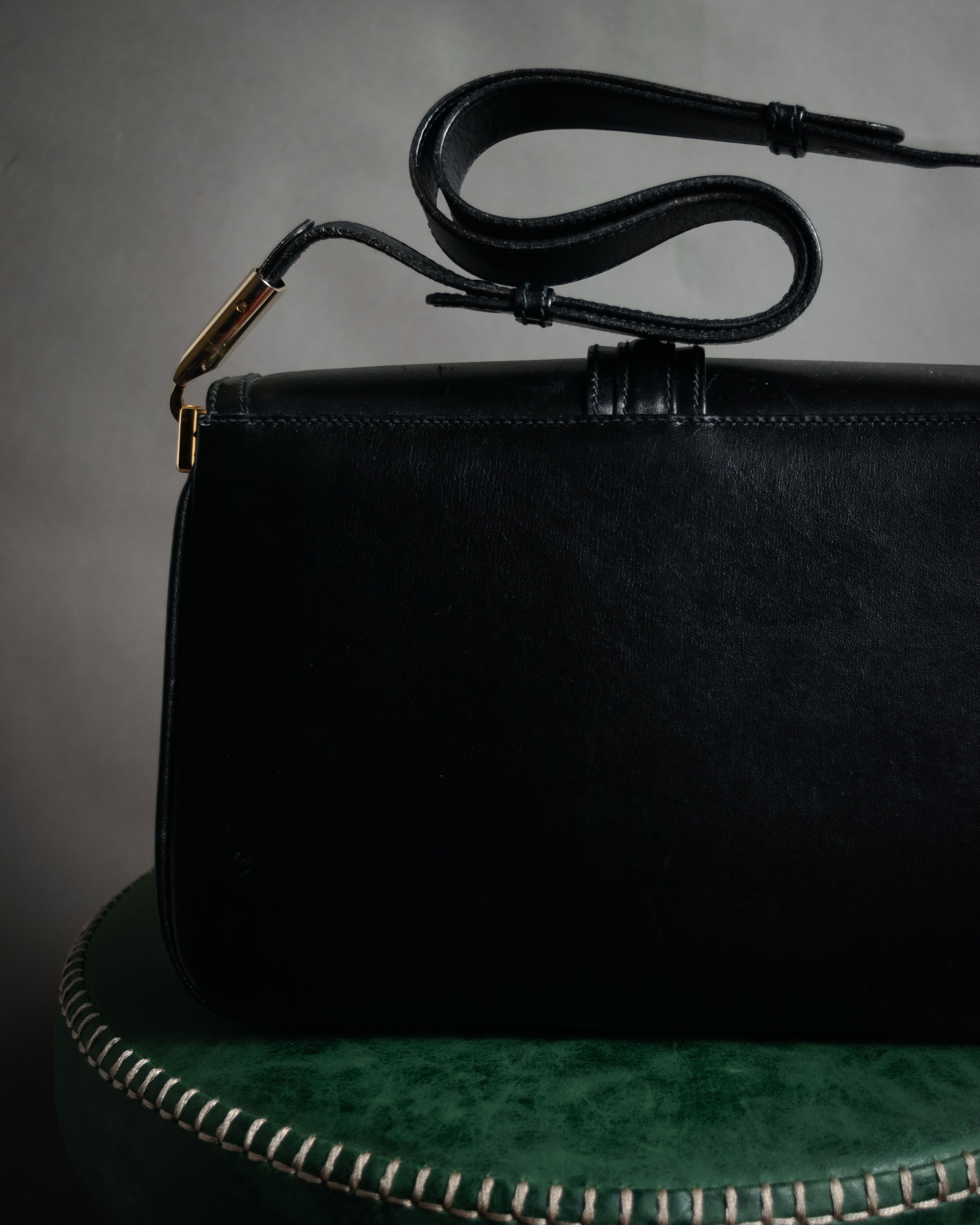 "GUCCI" 70’s boutique push lock box calf shoulder bag