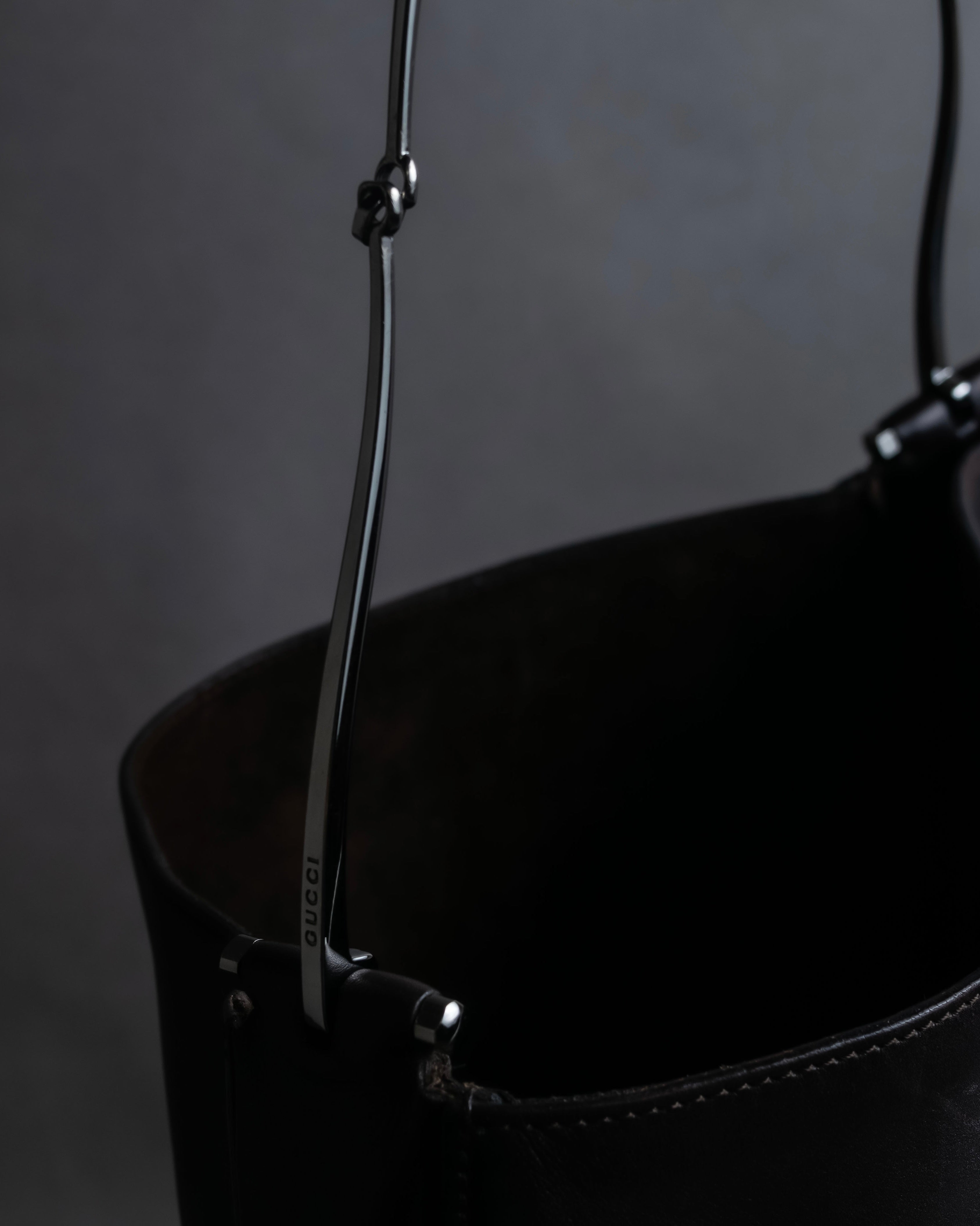 "GUCCI" Metal handle detail brown leather bag