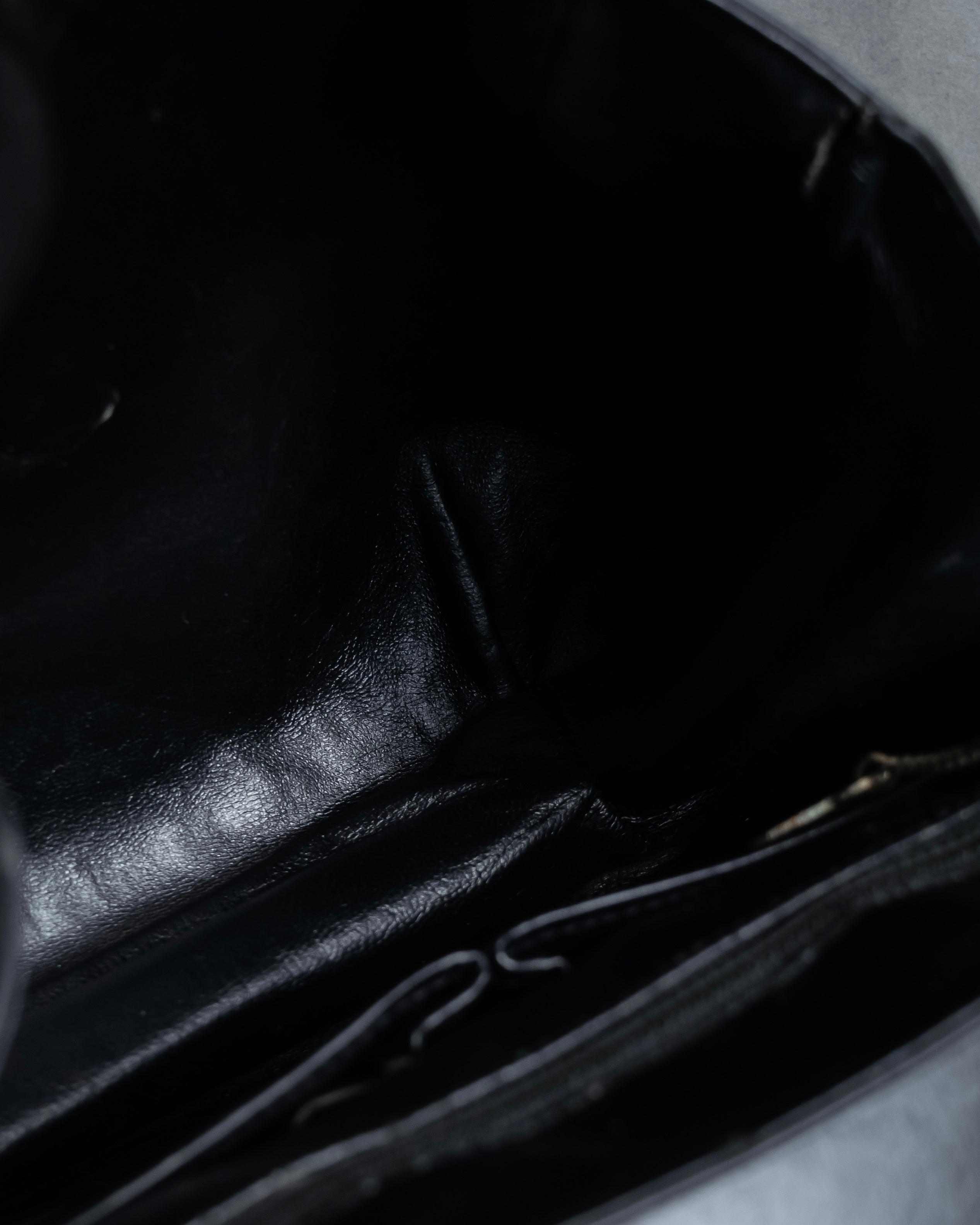 -MOOD Christmas Collection-
"CELINE" 70's Curved organic silhouette bamboo leather hand bag