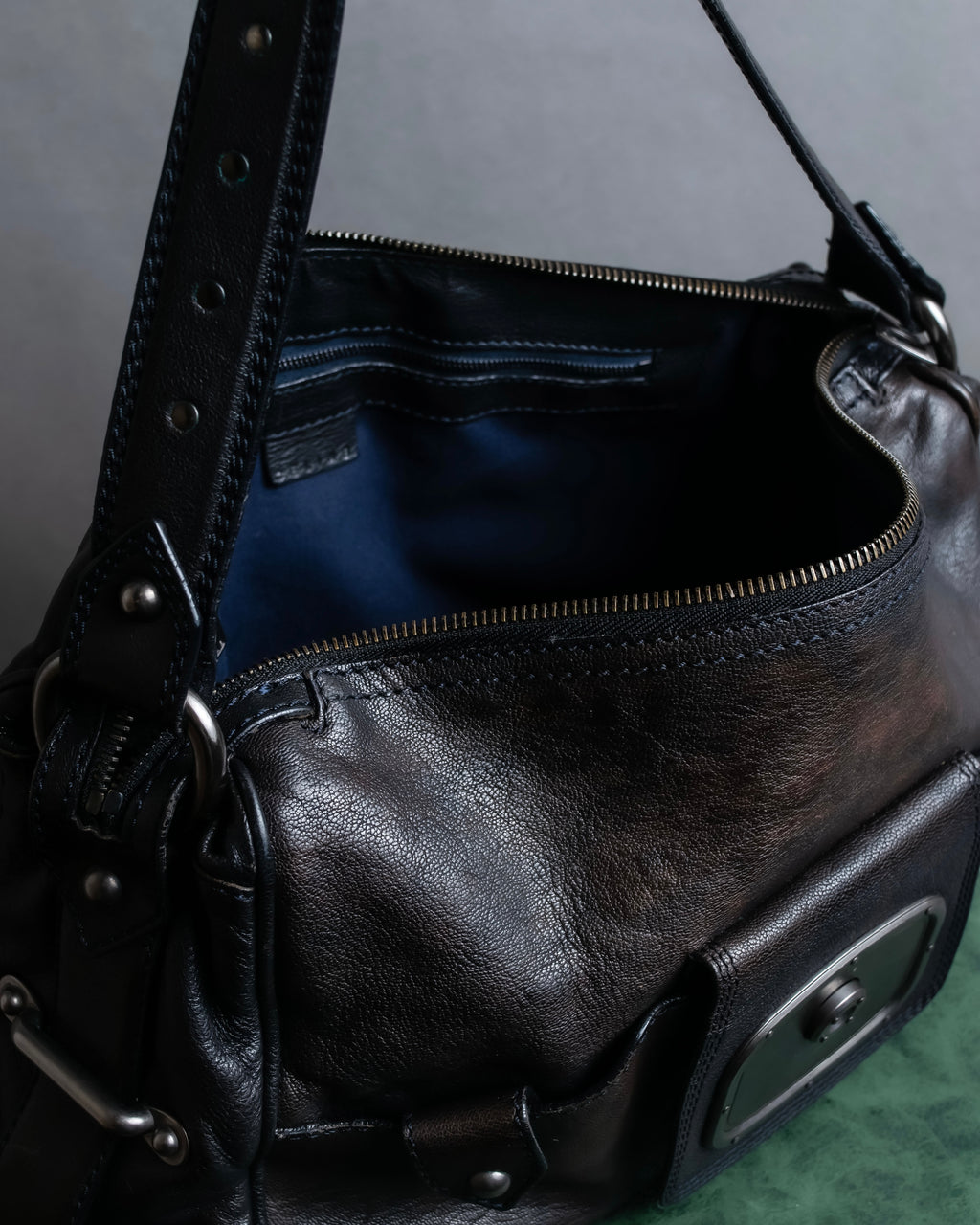 "CELINE" Metal parts design horizontal leather one-shoulder bag