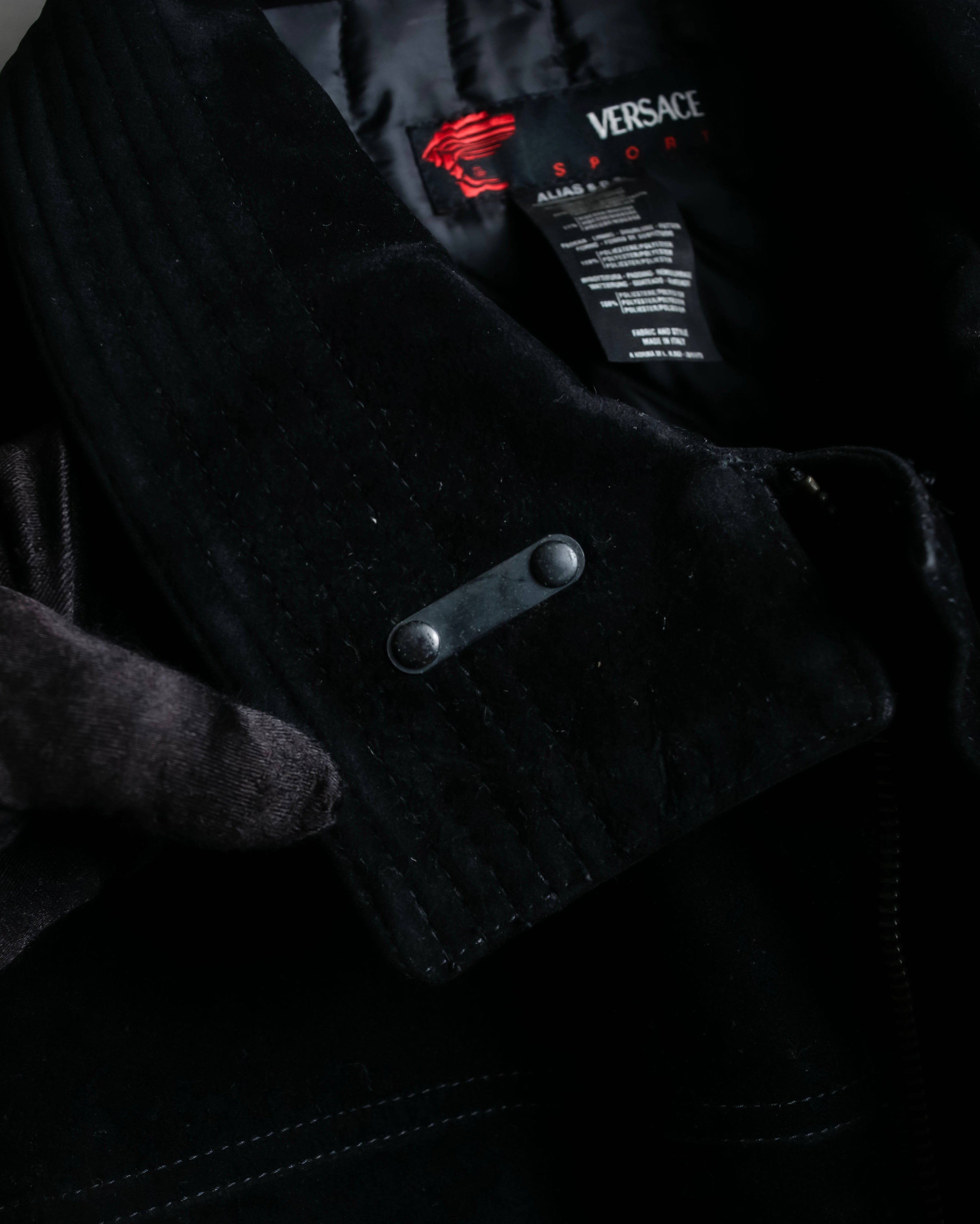 "VERSACE sport"
Stand collar double zipper suede blouson