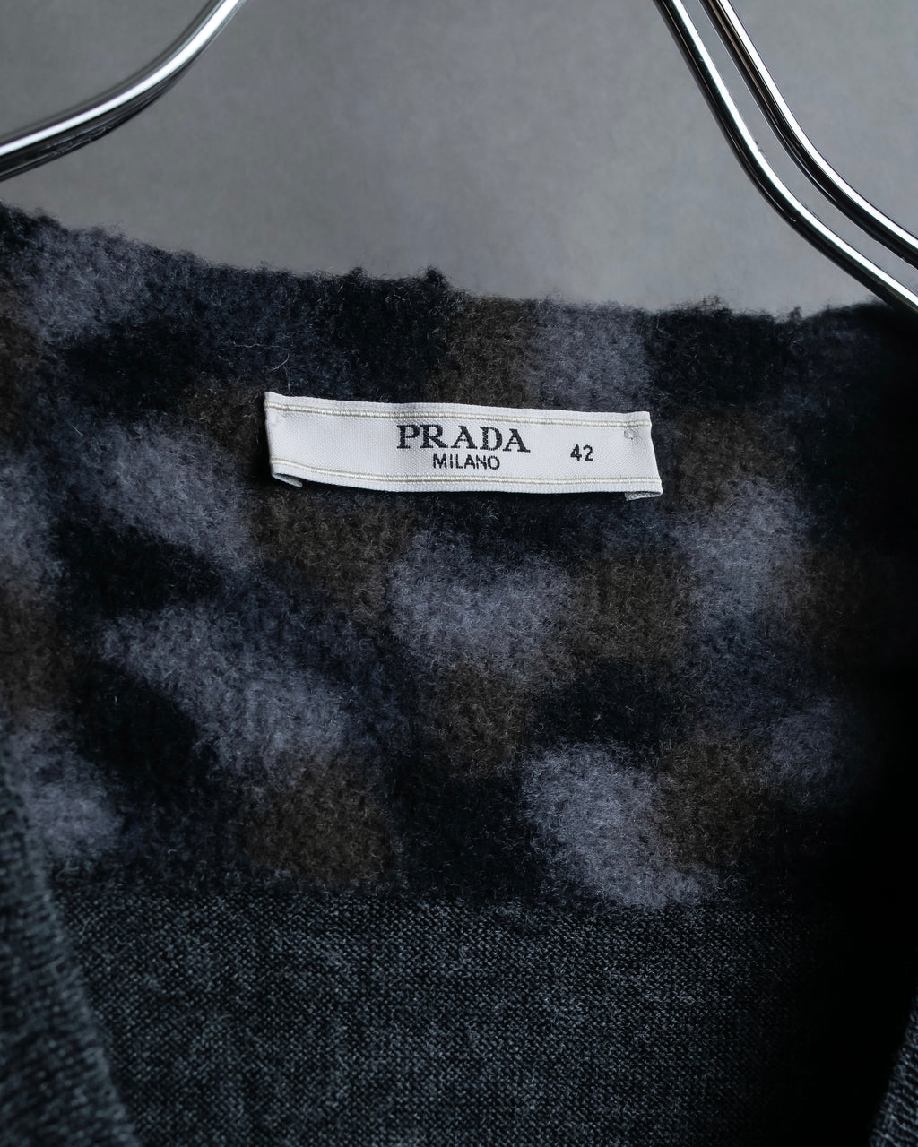 "PRADA" Camouflage pattern V-neck knit