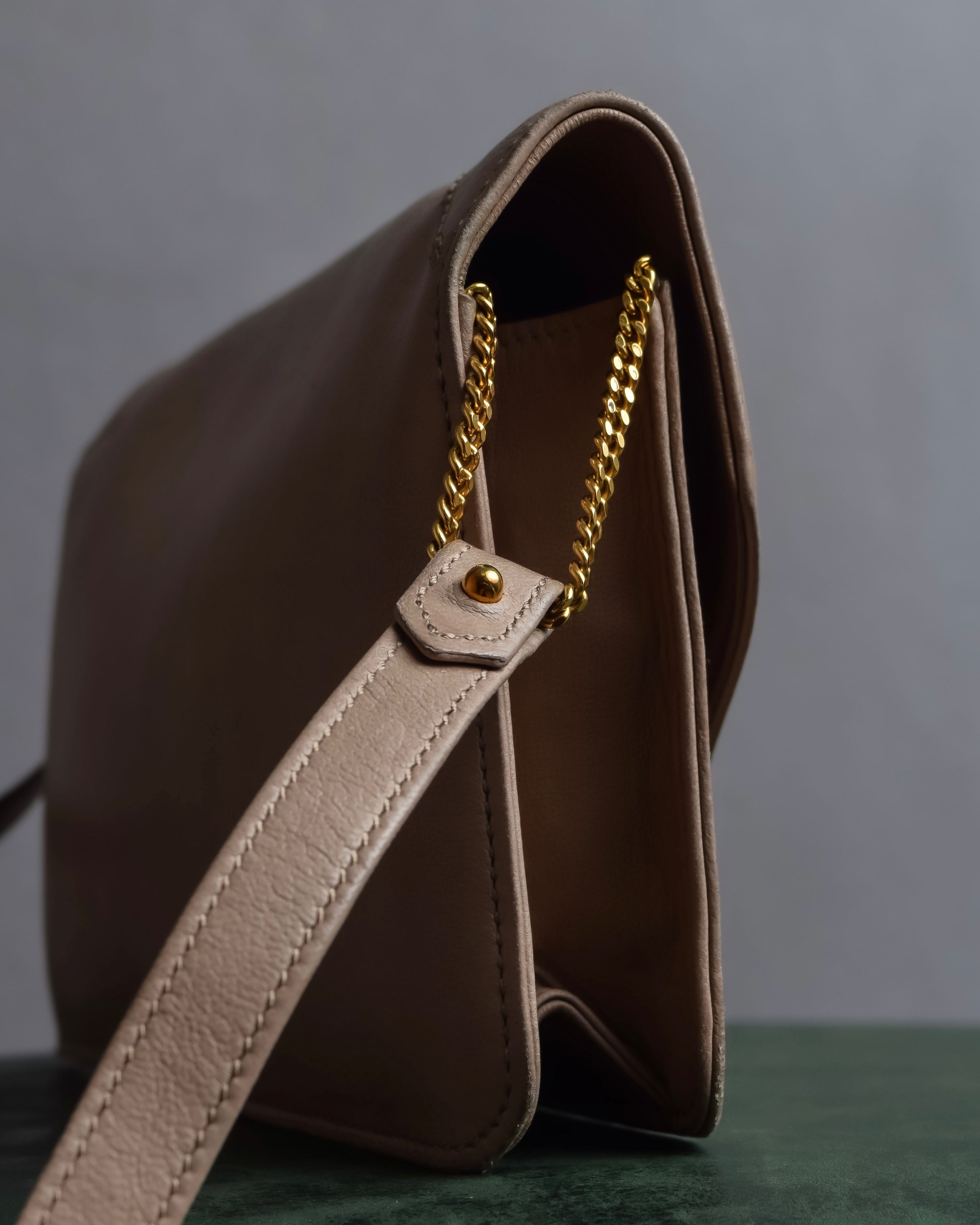 "HERMES" 70's Diamond stitched envelope leather bag