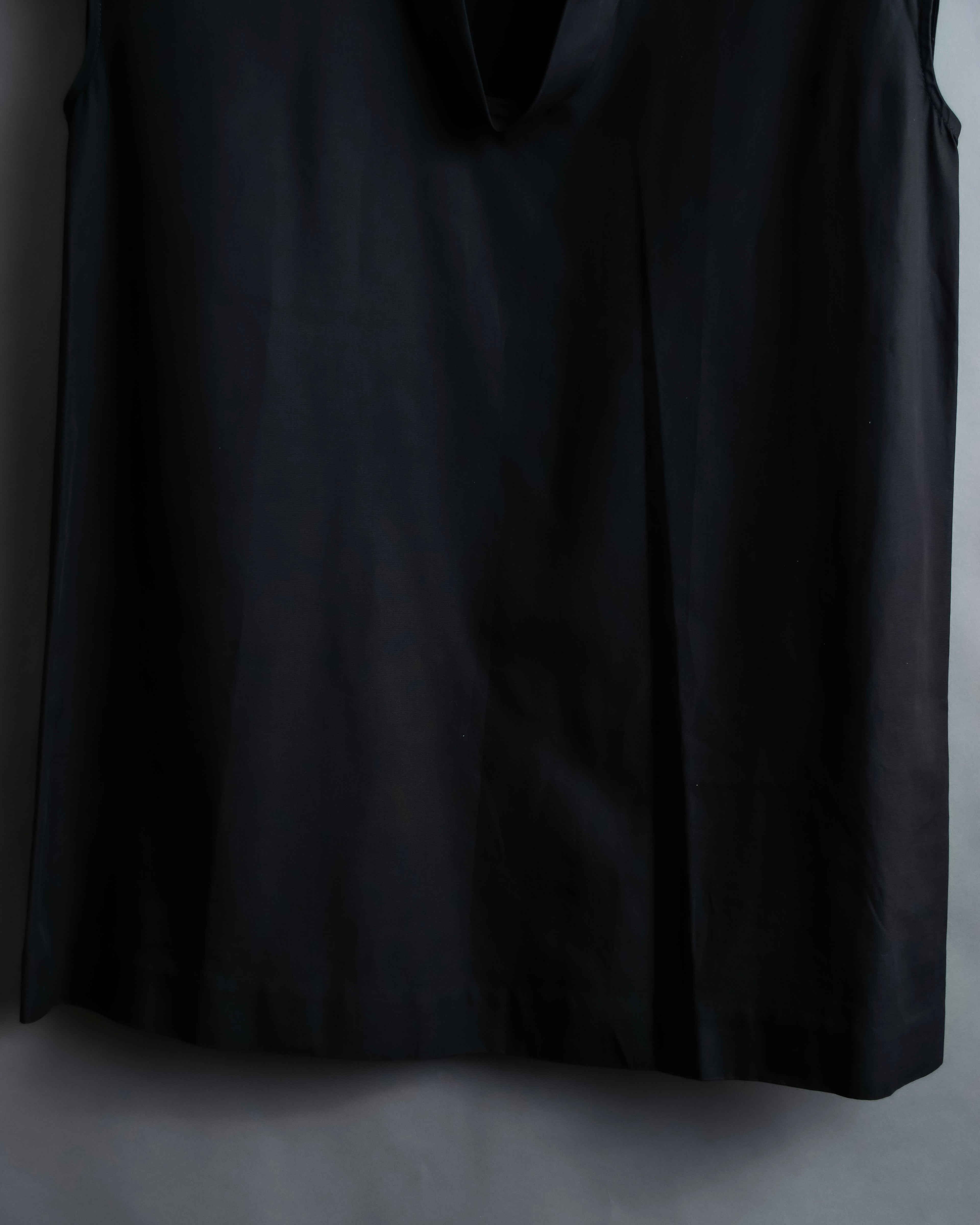 “BOTTEGA VENETA”  V neck designed no sleeve top