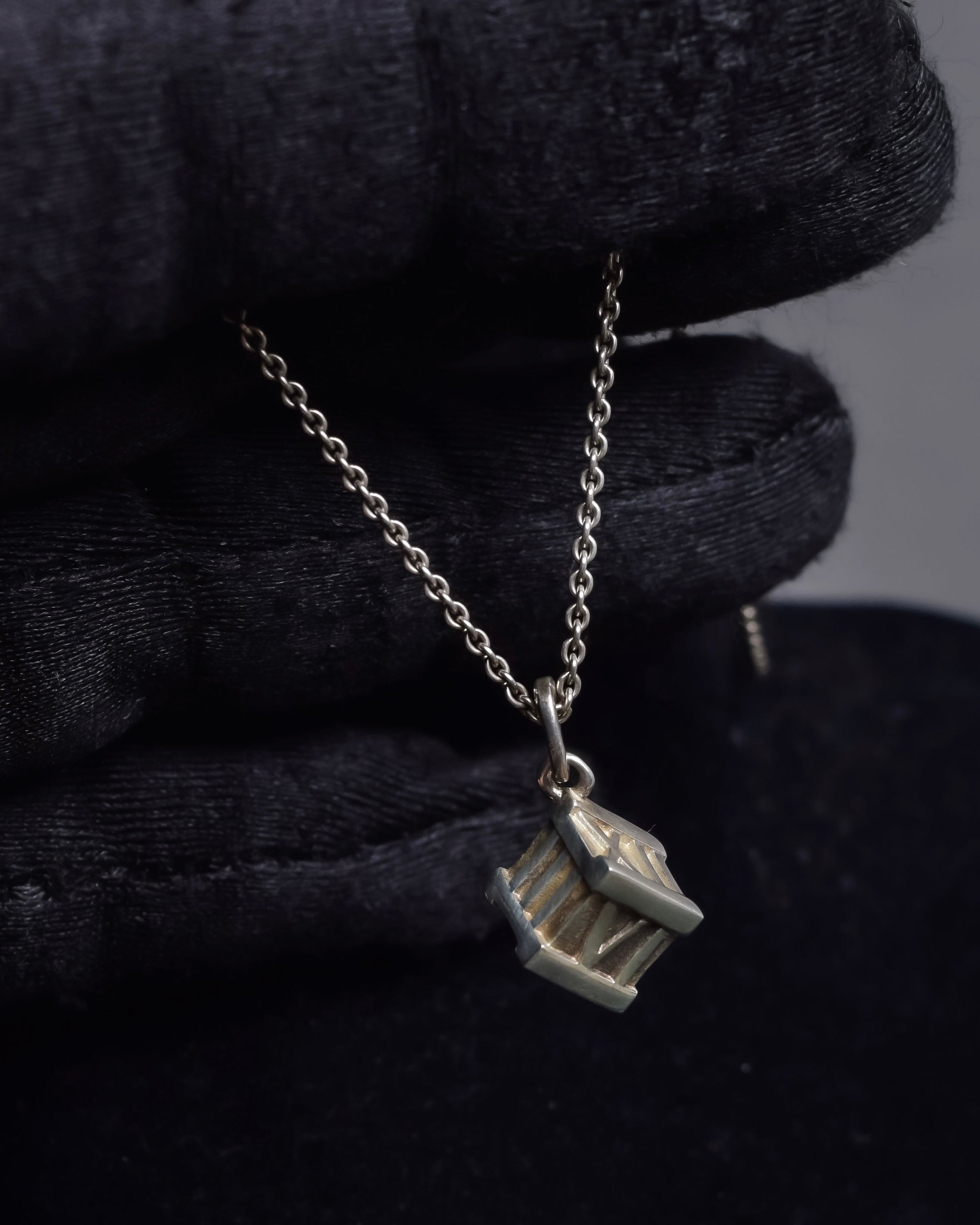 "Tiffany&Co" Roman numeral atlas cube silver necklace