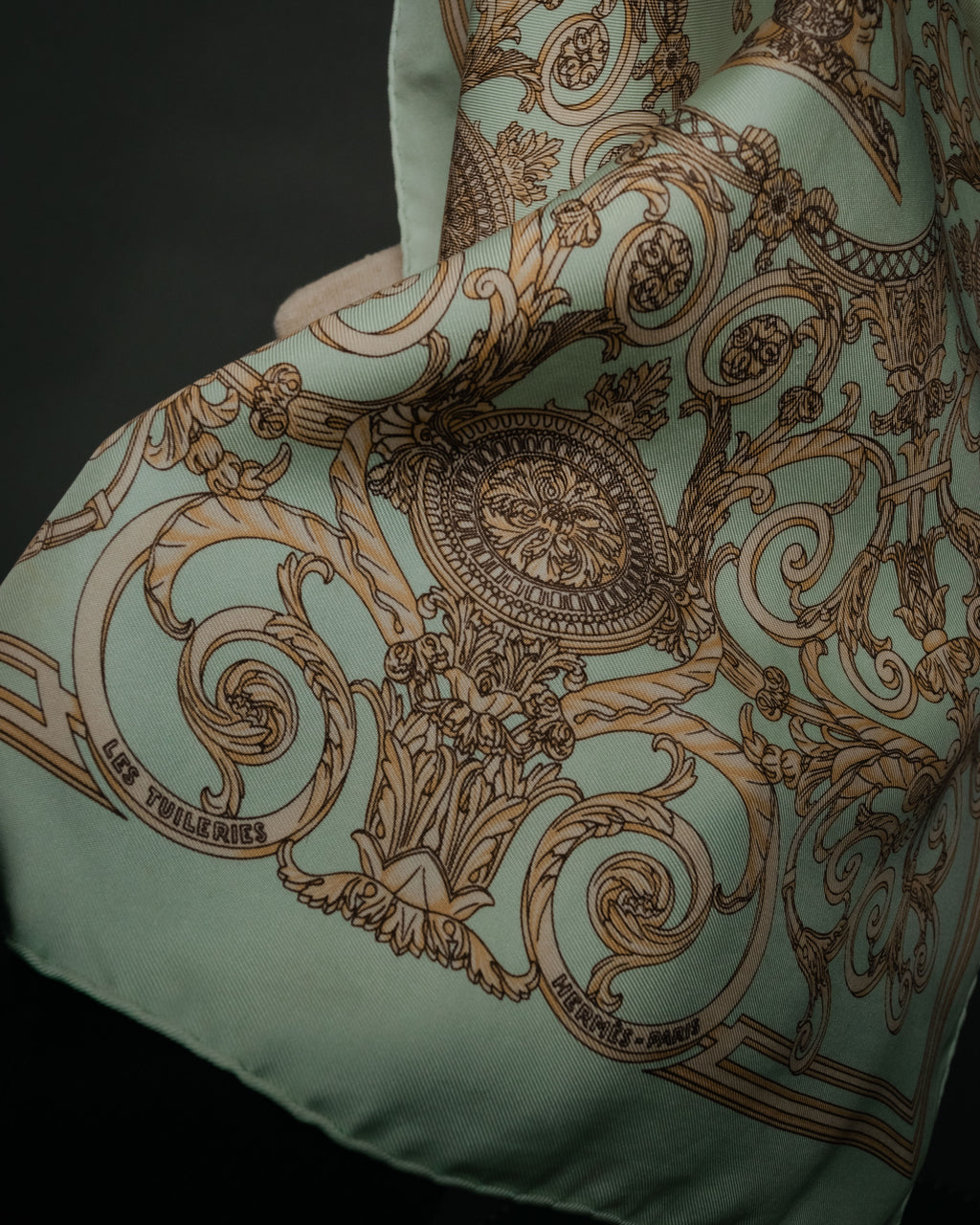 “HERMES” 90’s les tuileries silk twill carré scarf