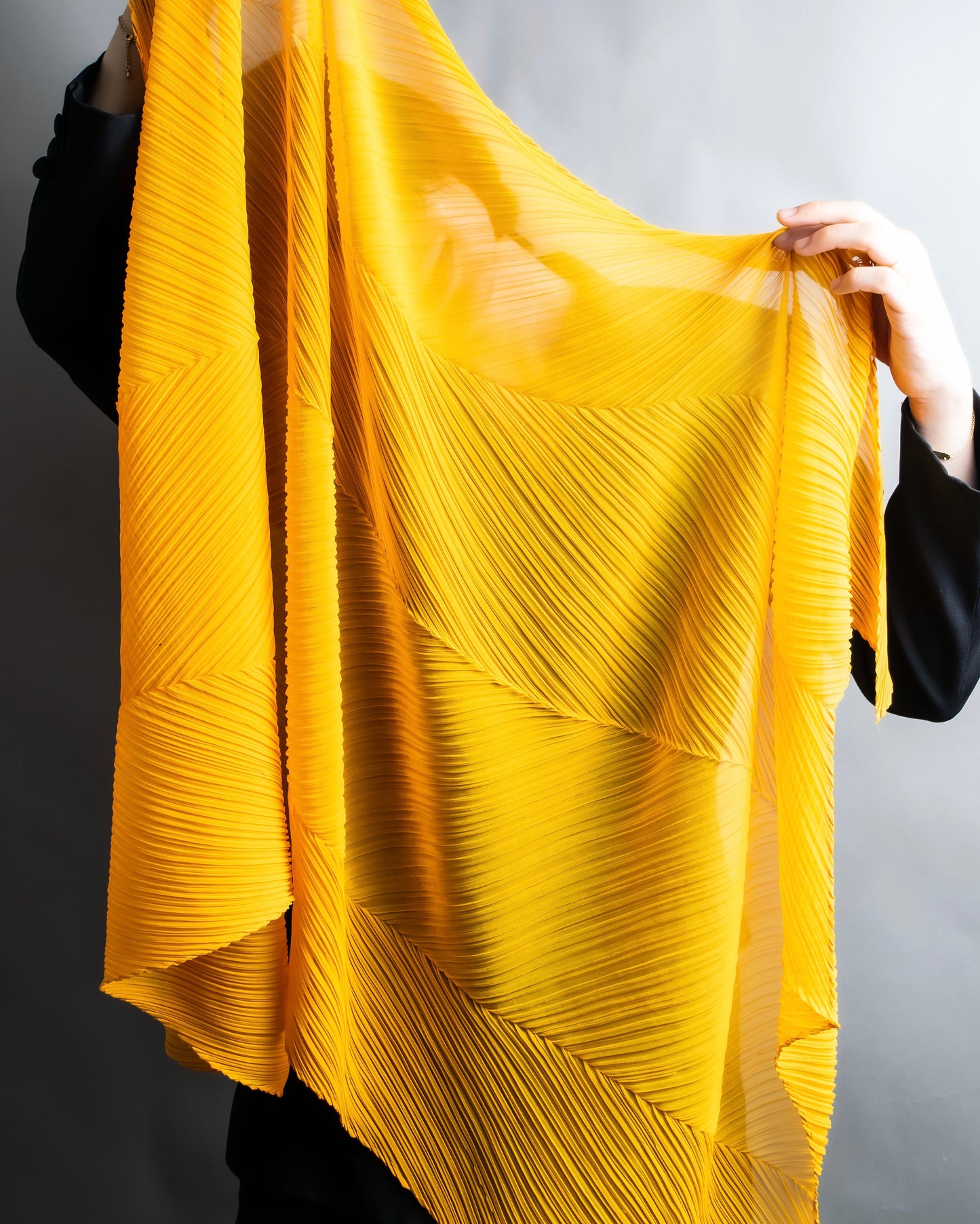 "PLEATS PLEASE ISSEY MIYAKE" Yellow orange color pleated stole