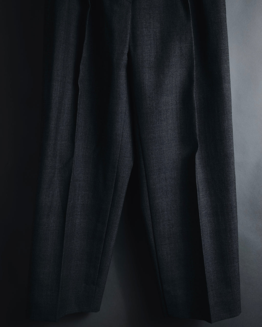 "CHANEL" high-waisted pleated trousers with signature gold button