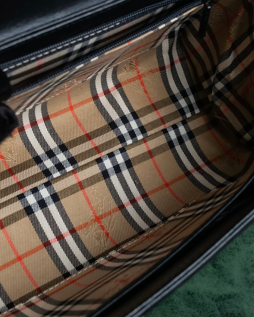 "BURBERRYS" Horizontal shape grained leather one-handle bag