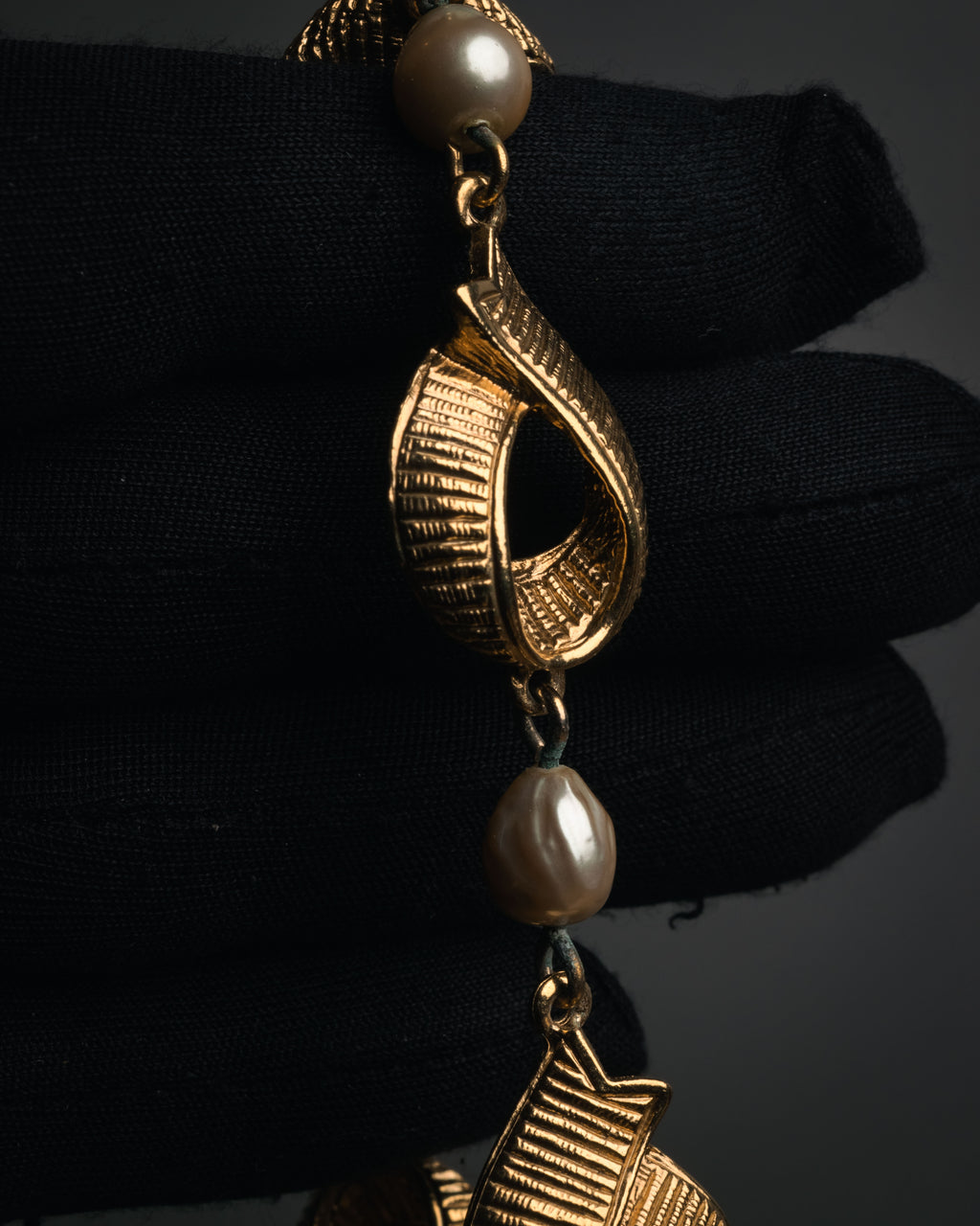 “Yves Saint Laurent” 80’s-90’s Baroque pearl heart motif necklace