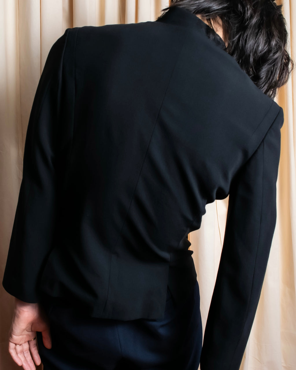 “ISSEY MIYAKE” Chin belt designed stand collar jacket