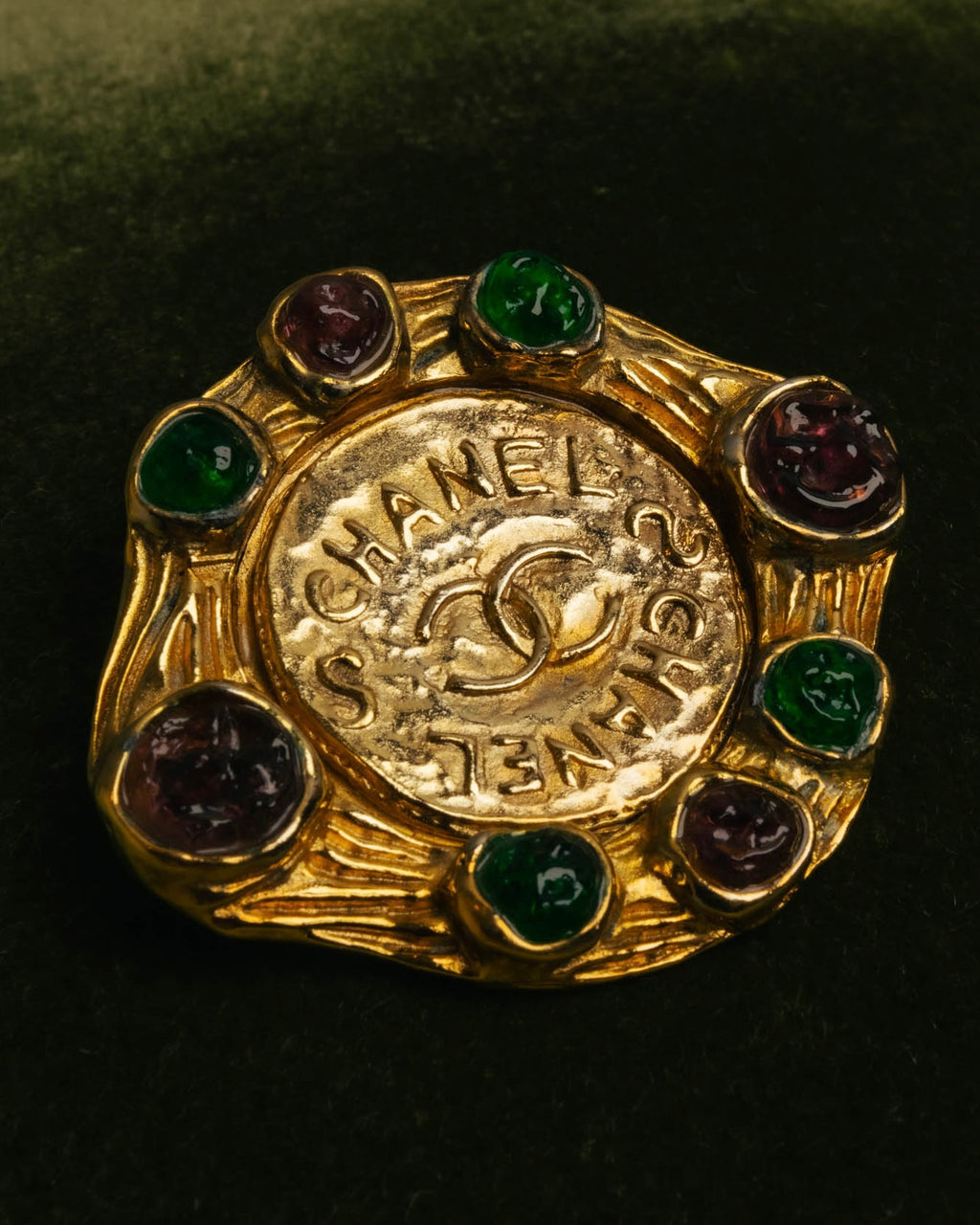 -SPECIAL- “CHANEL” 80’s-90’s Gripoix style cabochon logo brooch