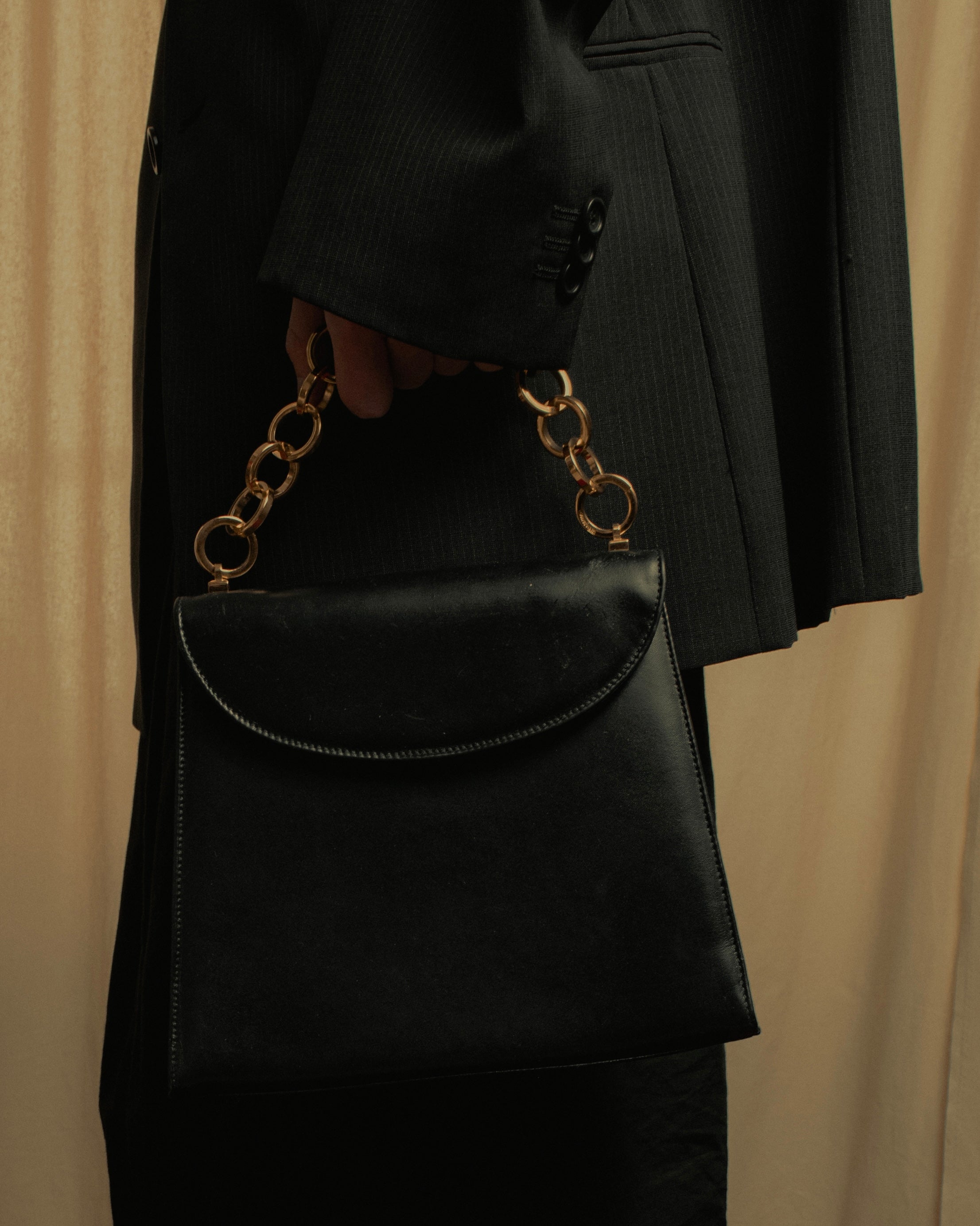 "Salvatore Ferragamo" 90’s Jewelry gold chain design leather bag