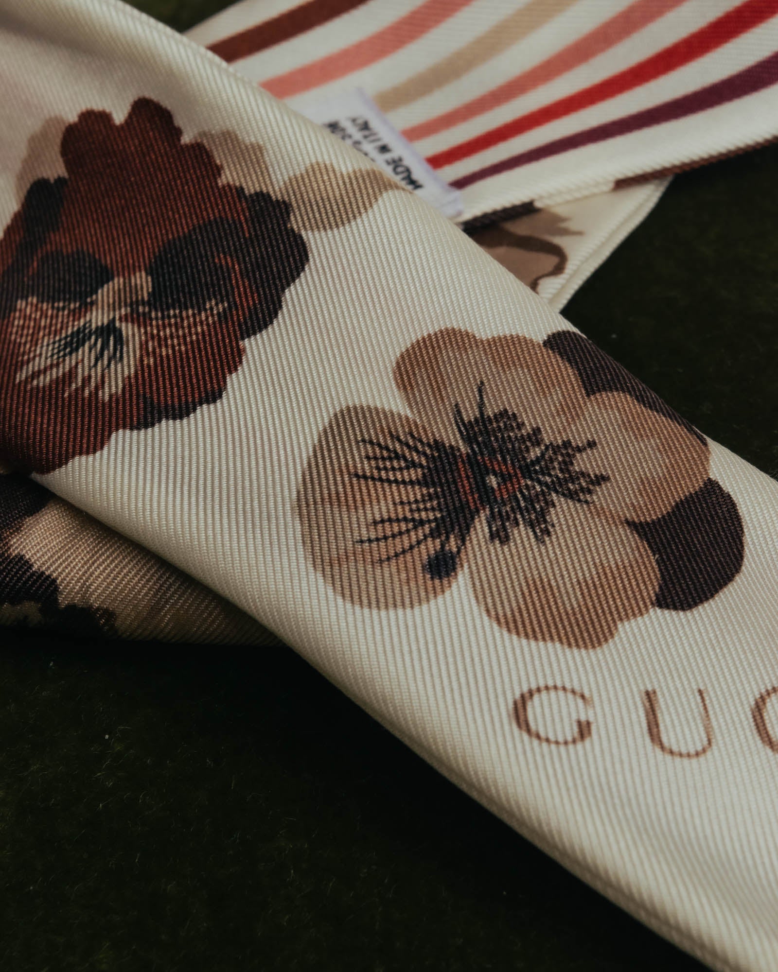 "GUCCI" 00's-10's Floral and striped silk neck bow scarf