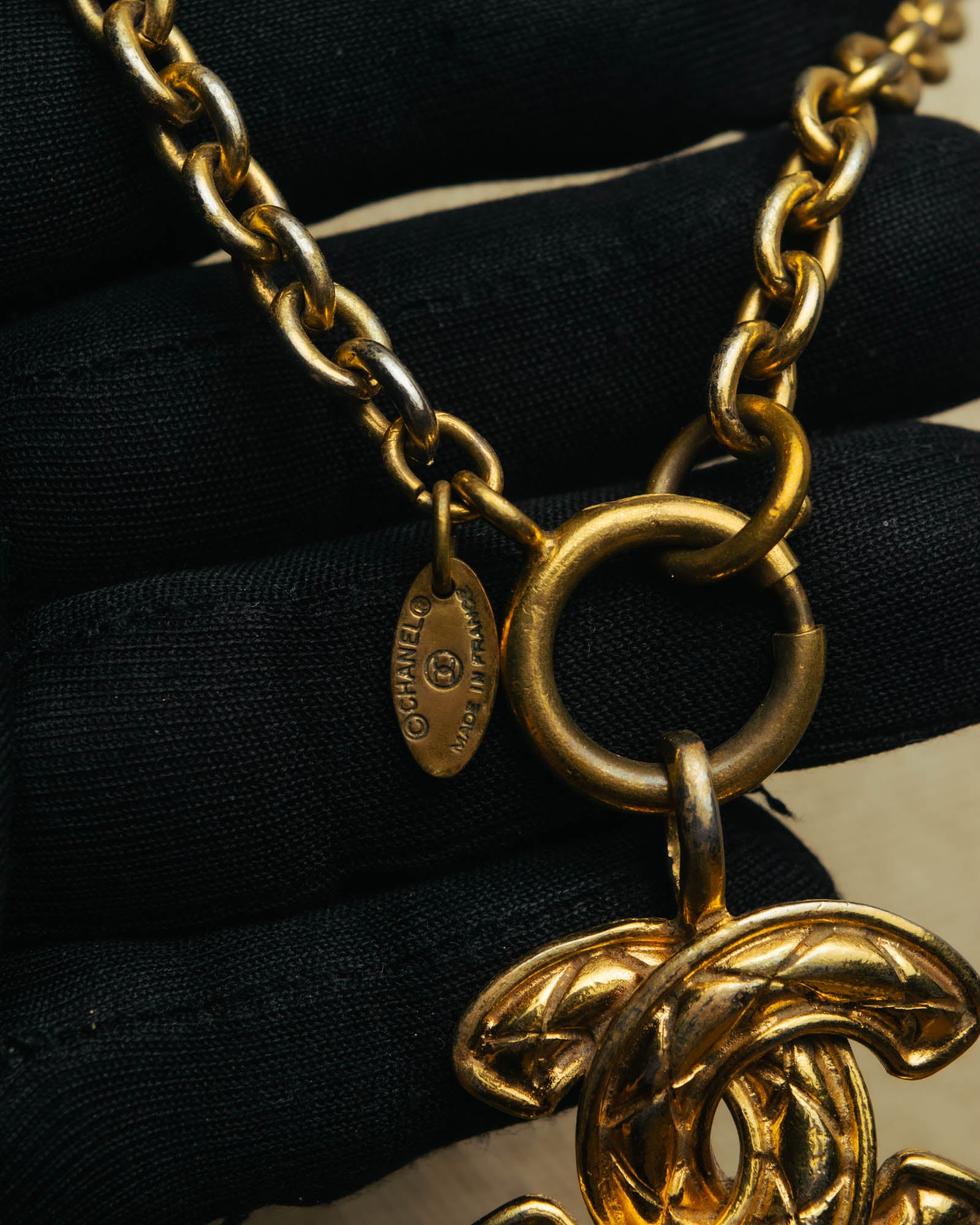-SPECIAL- “CHANEL” 80’s-90’s Quilted cc pendant chain necklace