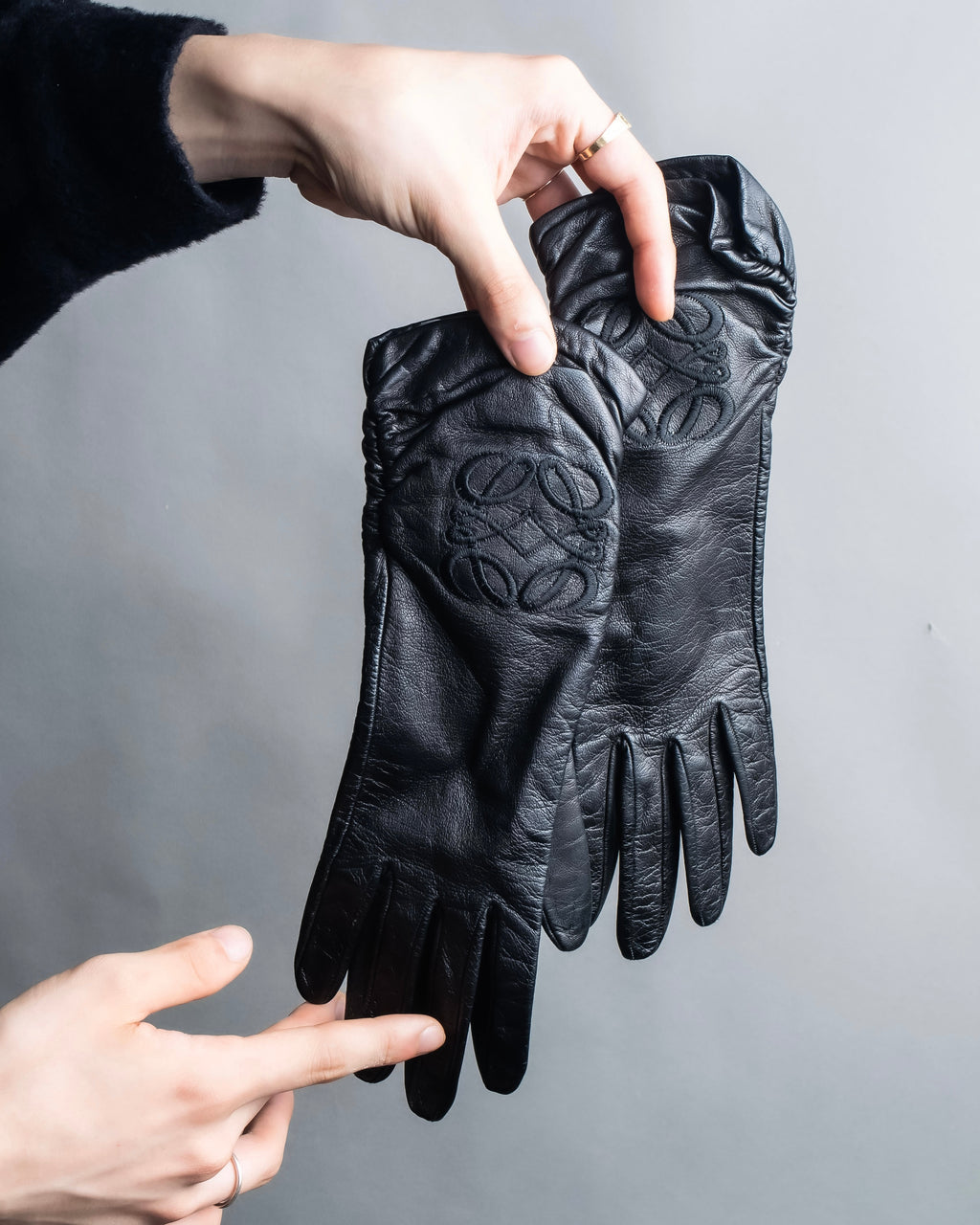 "LOEWE" Anagram logo engraved leather gloves