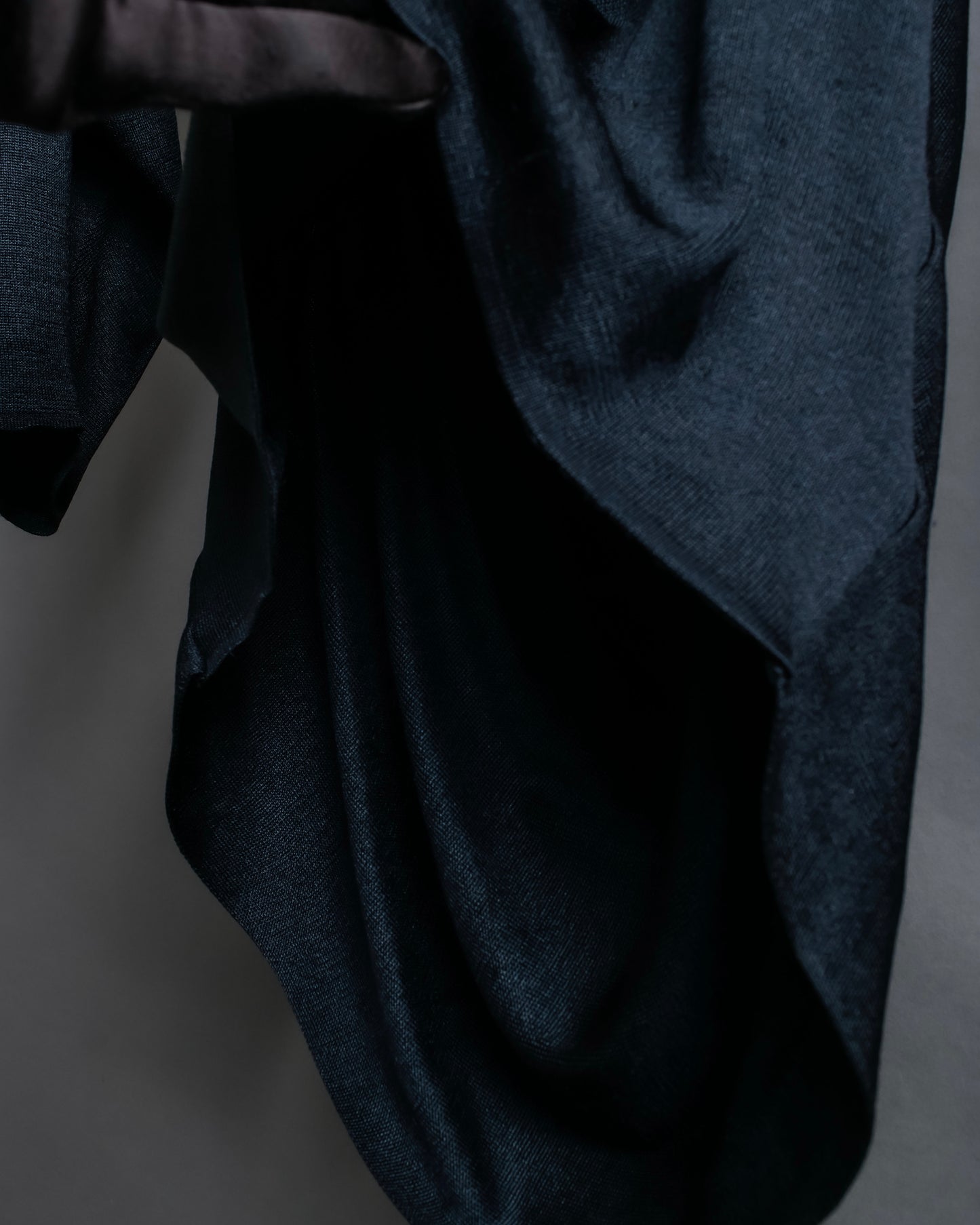 "ISSEY MIYAKE" Open back design pullover and easy pants 
silk fabric set up