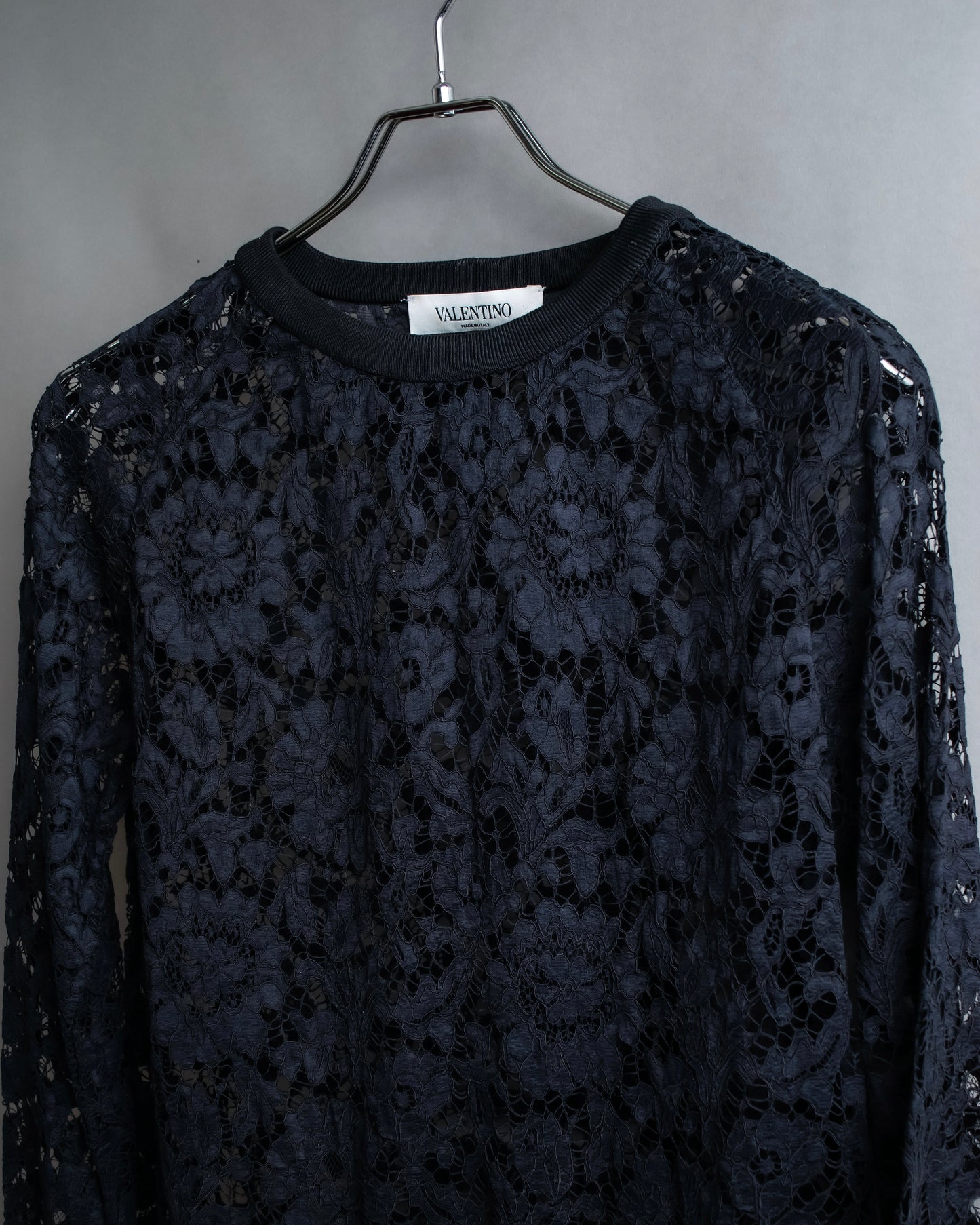 "VALENTINO" Floral lace design trimmed pullover