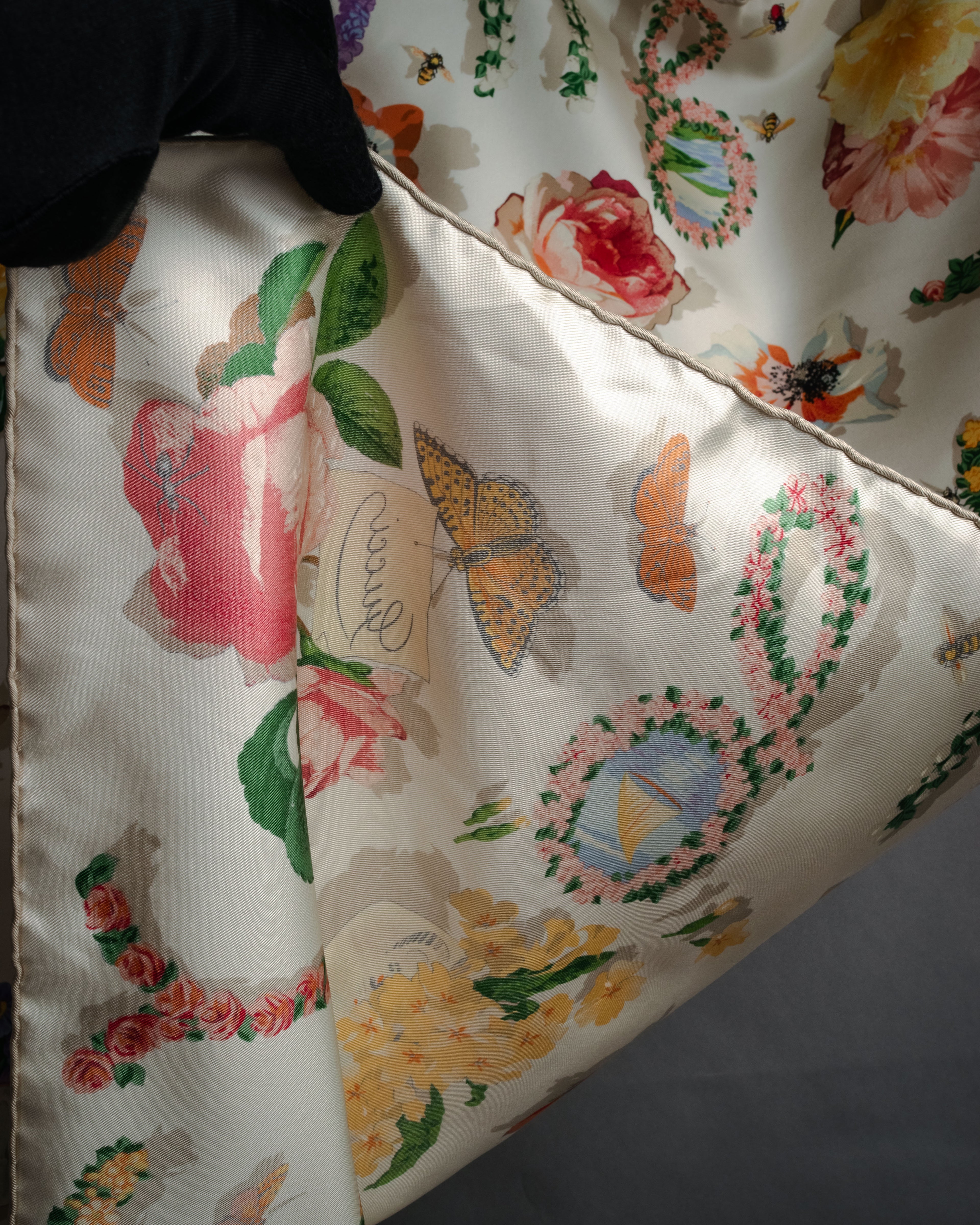 “GUCCI” 80’s-90’s Floral logo silk scarf