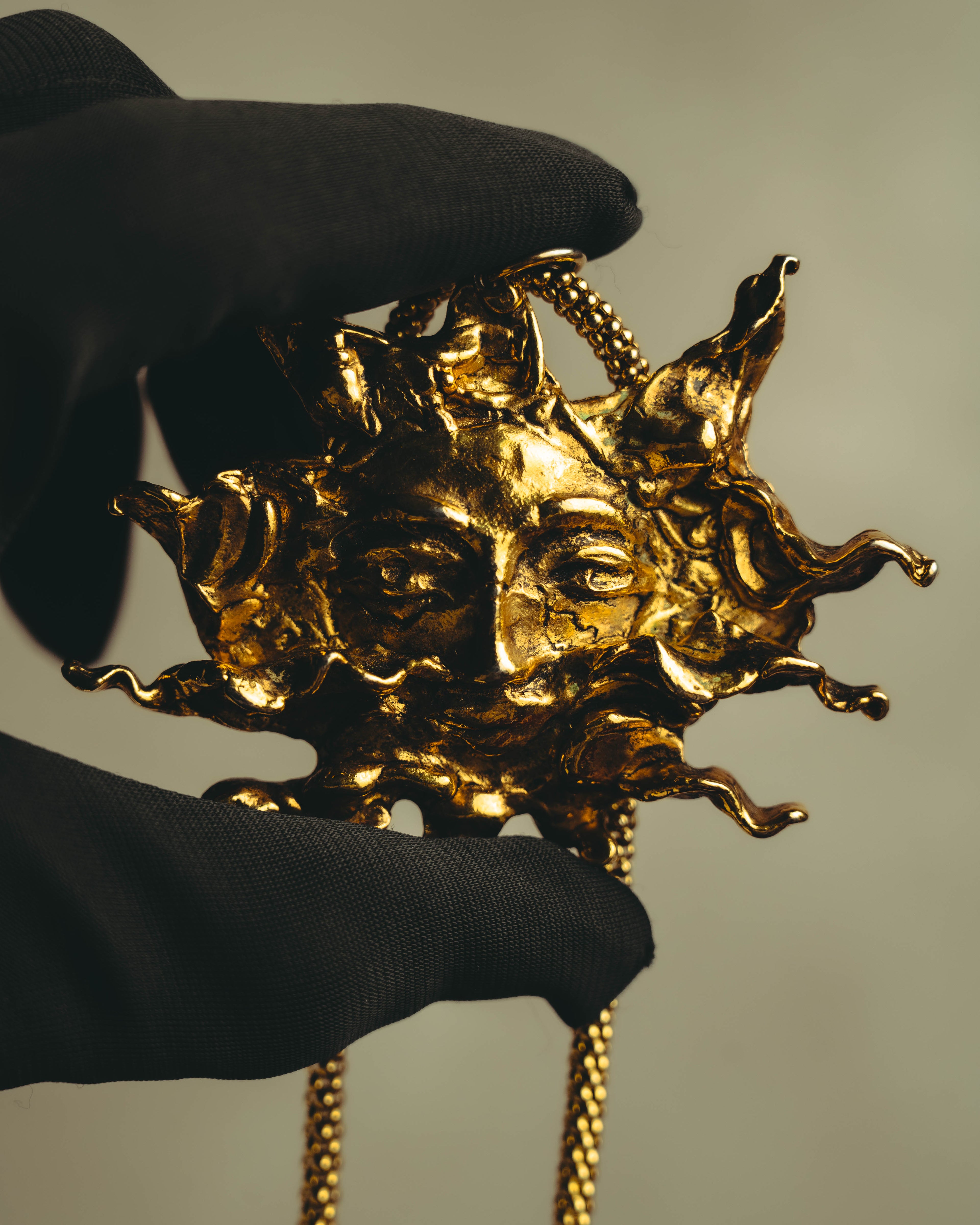-SPECIAL- “HERMÈS” 90’s Sun face sculptural pendant necklace