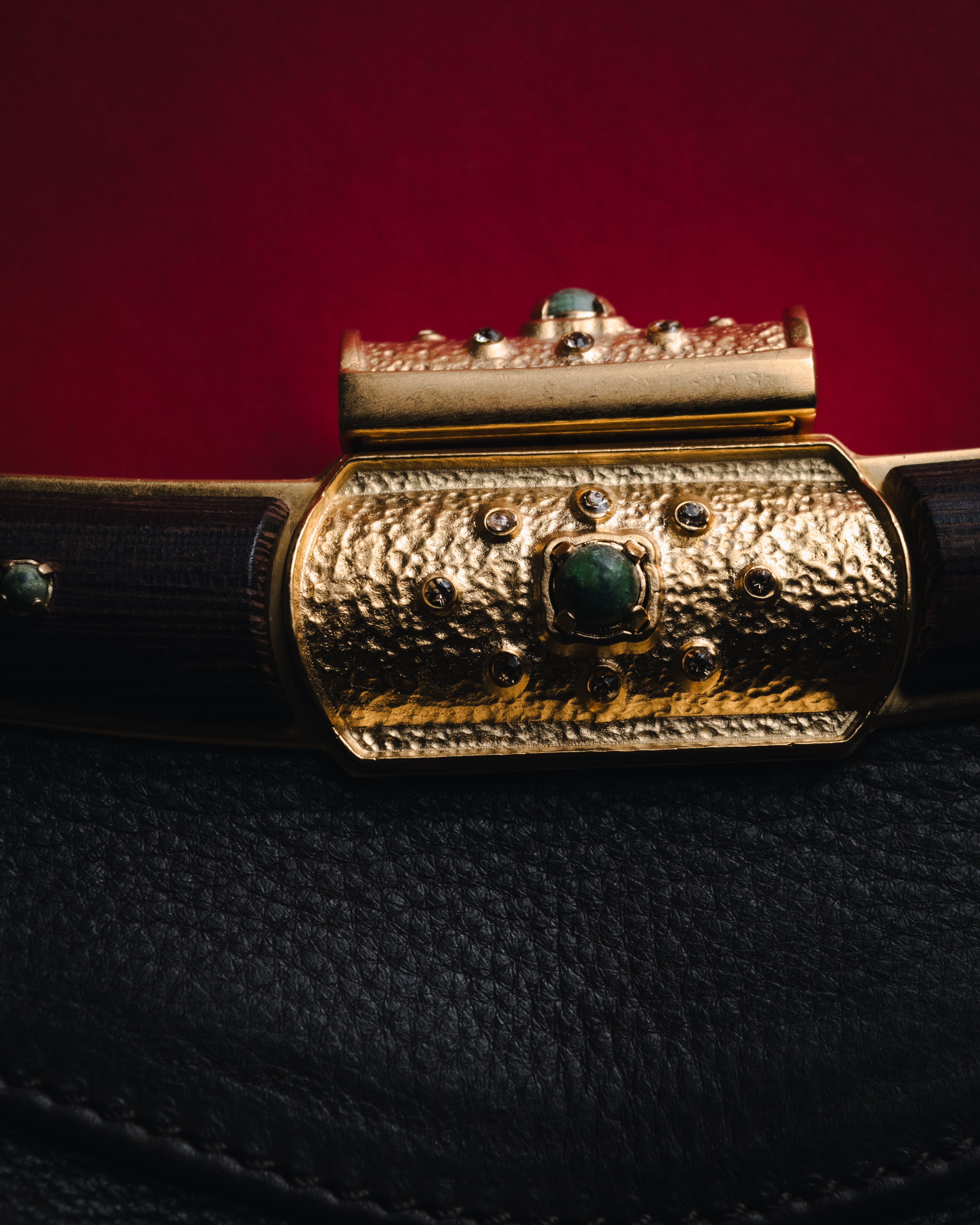 –SPECIAL– "VALENTINO GARAVANI"
00’s Jeweled frame leather bag