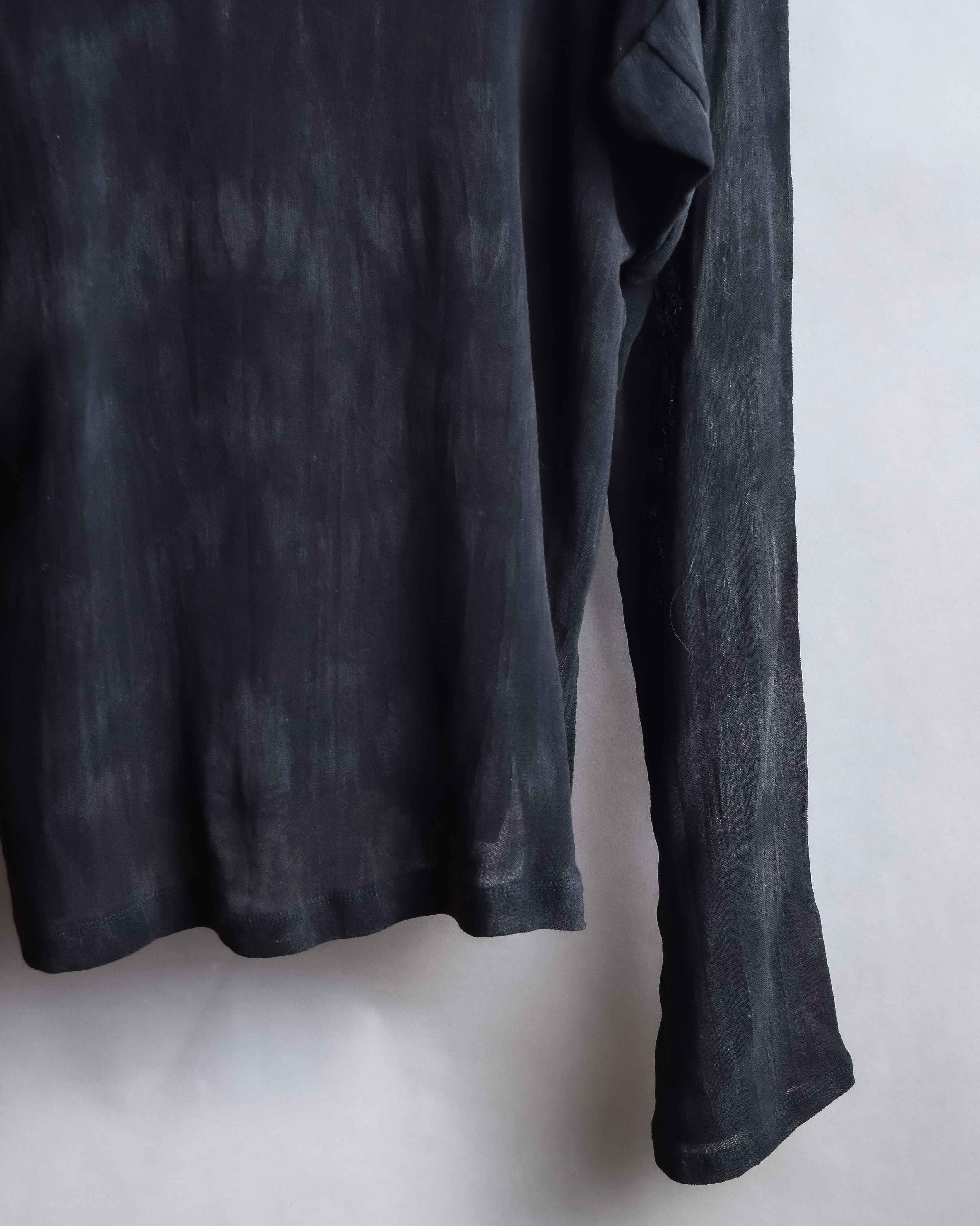 "ISSEY MIYAKE" Layered design high neck delicate knit