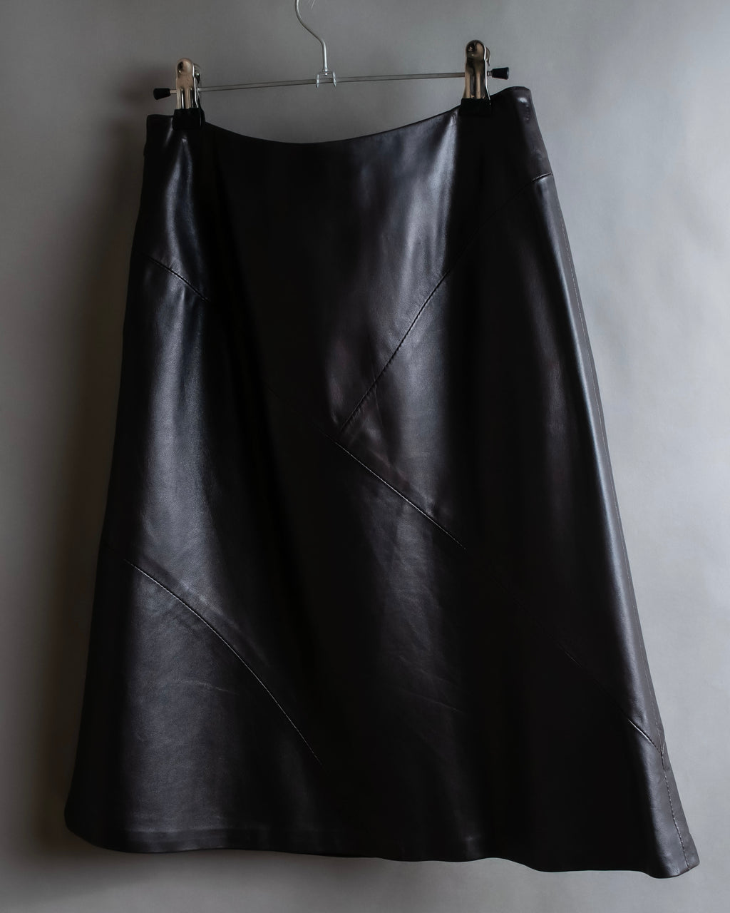 "HARVEY LOGAN" Diagonal cut design lamb leather flare skirt