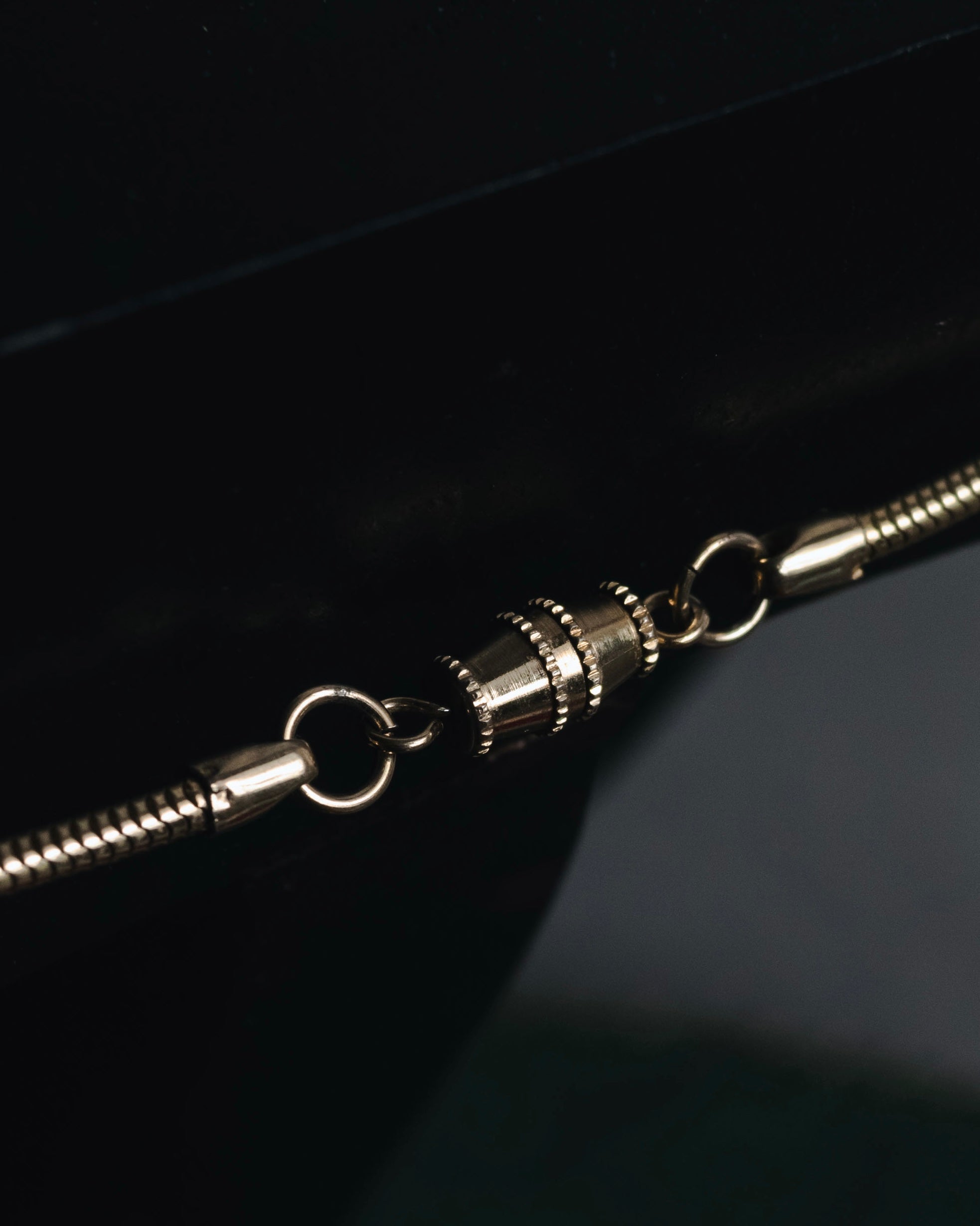 "Vintage" 80’s Sculptural oval stone pendant necklace