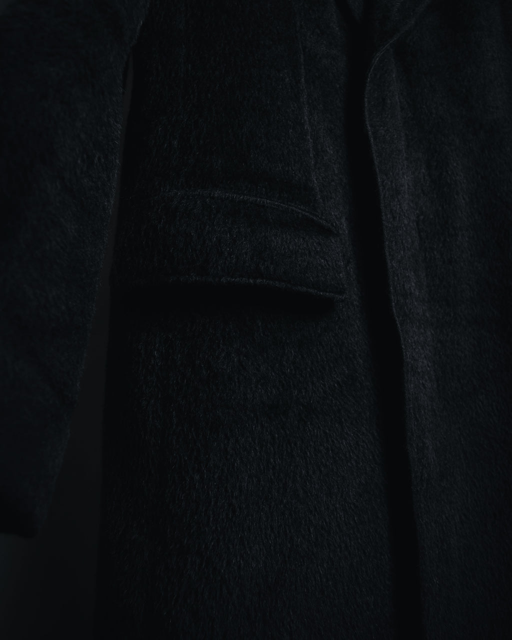 –SPECIAL– "GUCCI" 09-12’s Classically tailored llama-blend Chesterfield coat