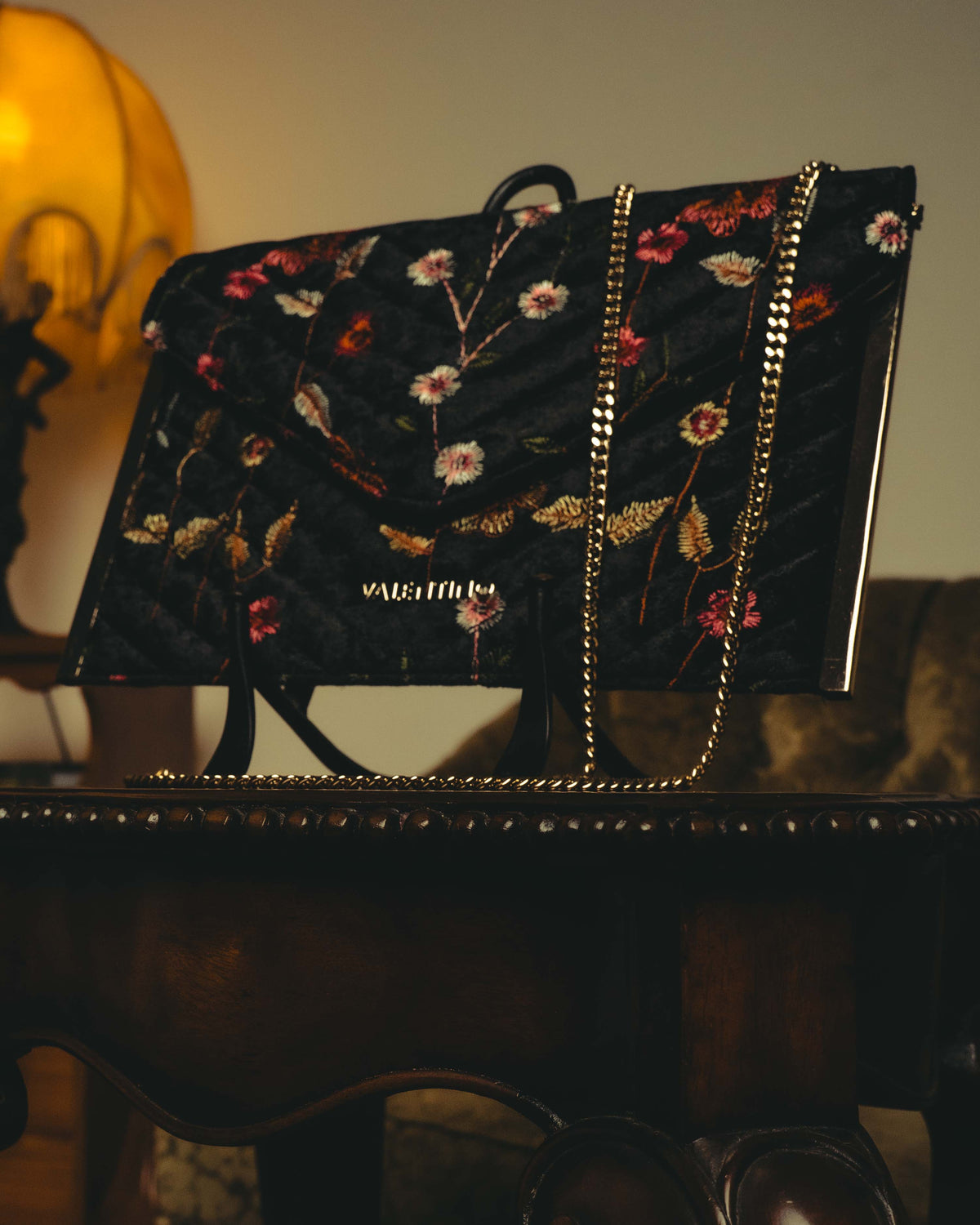 "VALENTINO" 80's-90's Ornately embroidered velvet chain shoulder bag