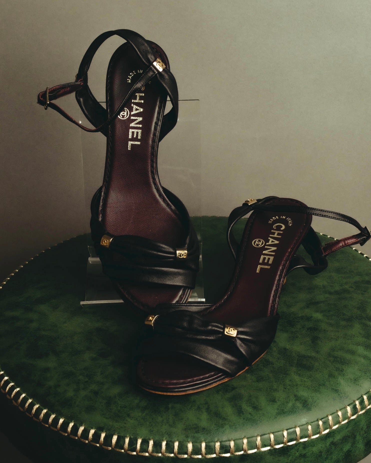 "CHANEL" 90's-00's Bow leather ankle strap sandals