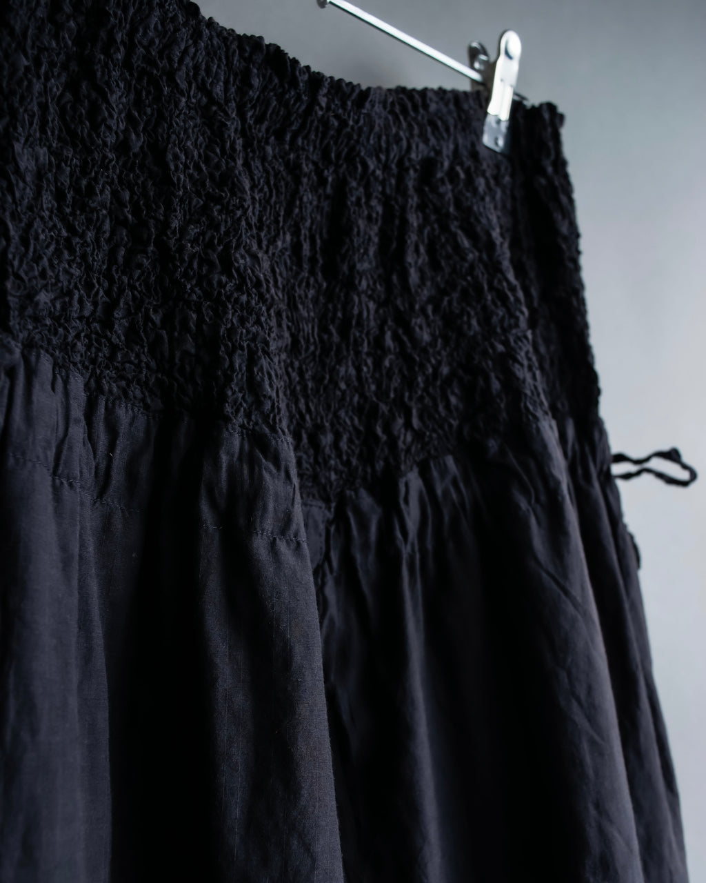 "me ISSEY MIYAKE"
 Color gradient washer processed pants