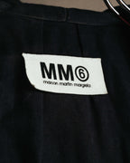 身頃内側に配された、旧表記「MM6 maison martin margiela」のブランドタグを確認できるカット。