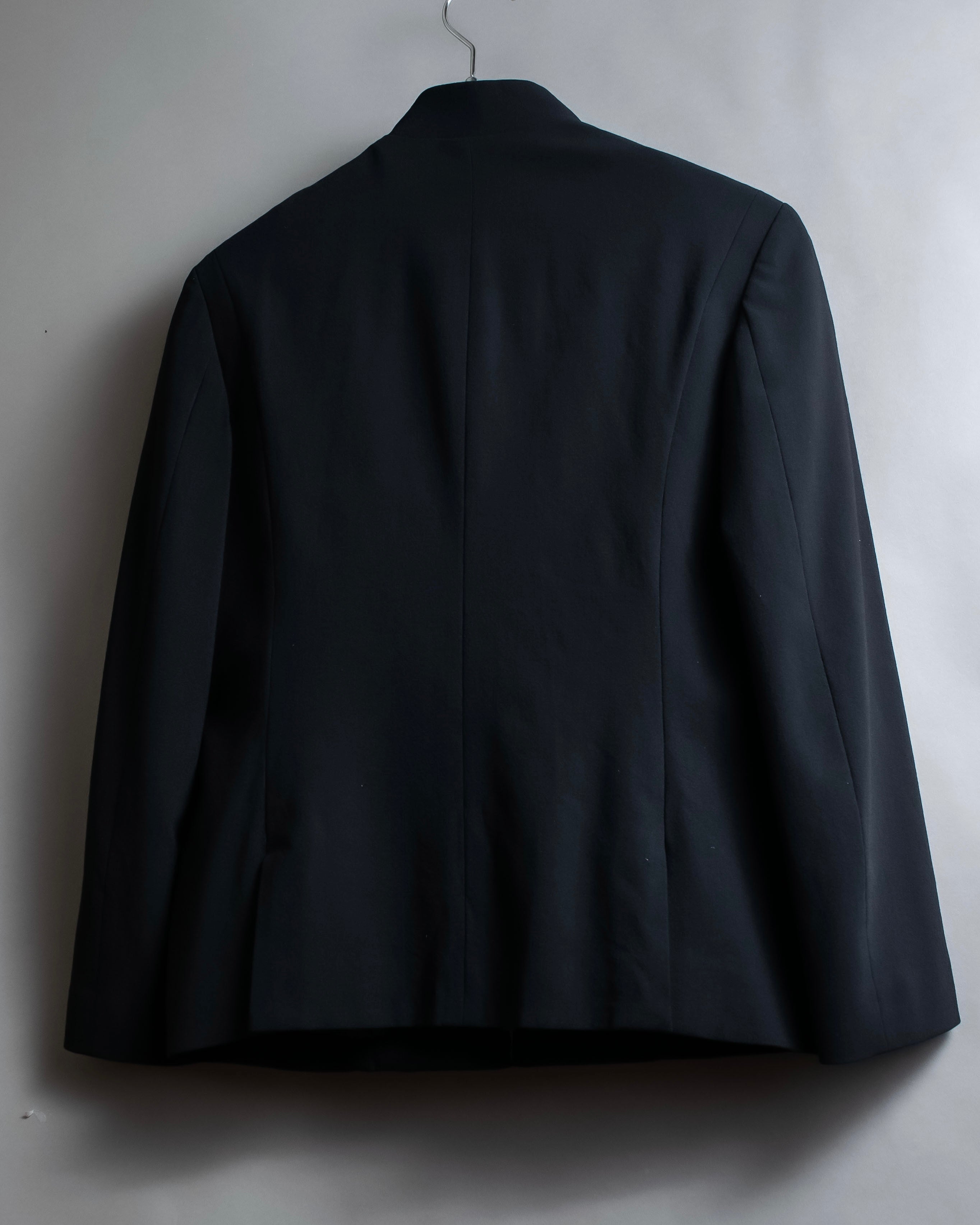 “ISSEY MIYAKE” Chin belt designed stand collar jacket