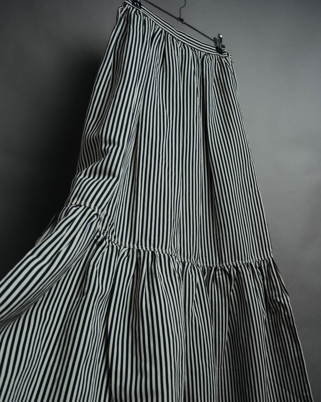 -SPECIAL- “Christian Dior” 2021 cruise striped linen silk tiered skirt