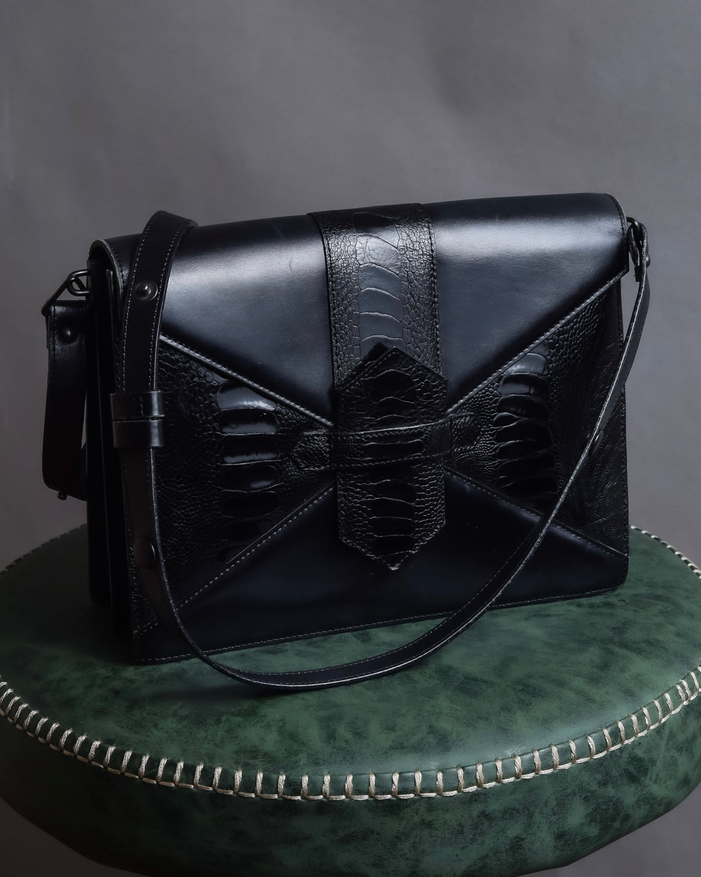 "YVES SAINT LAURENT" Crocodile embossed combination design leather bag