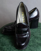 "PRADA" Metal band design leather heel loafers