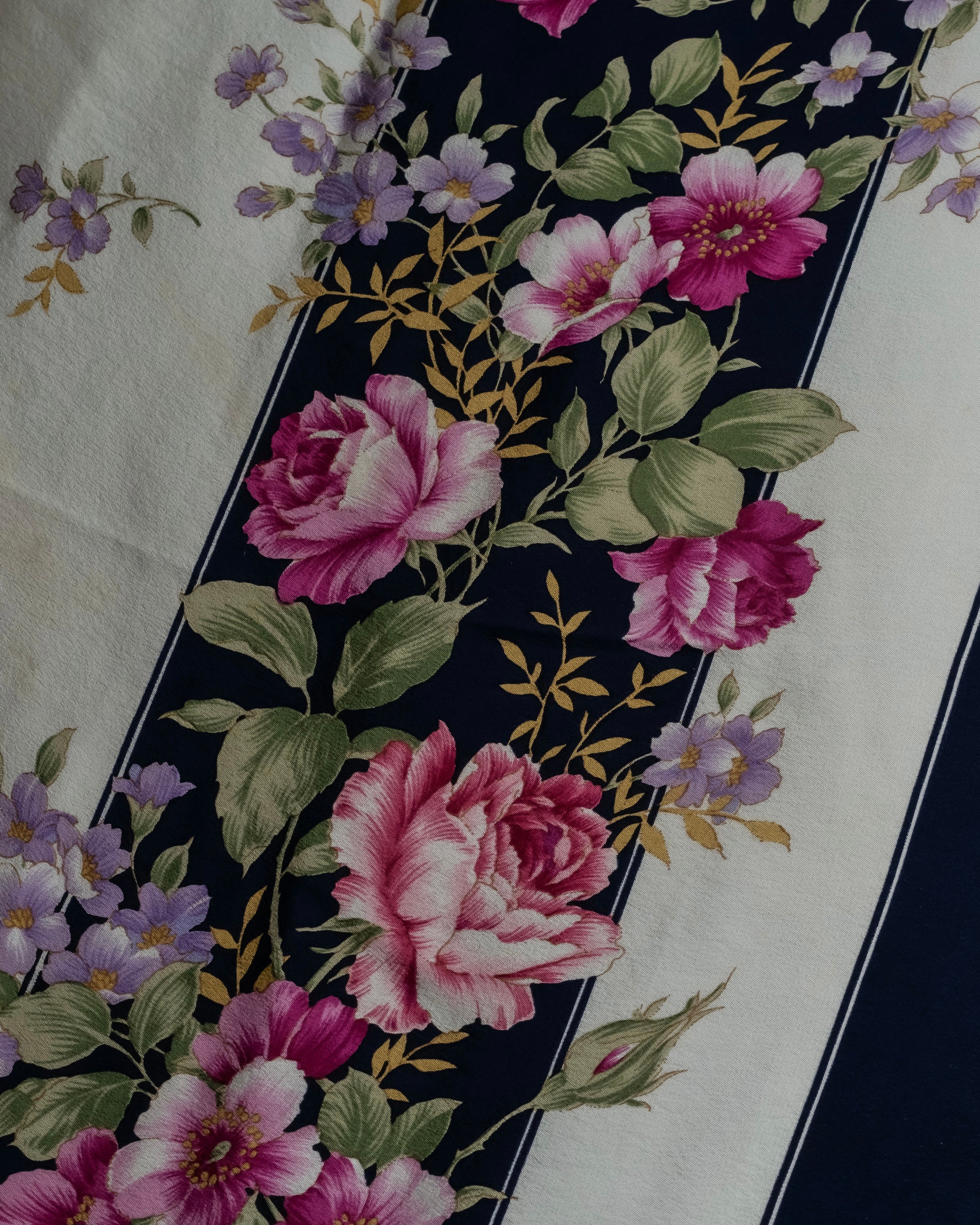 "YVES SAINT LAURENT" Peony small flower bouquet pattern silk scarf