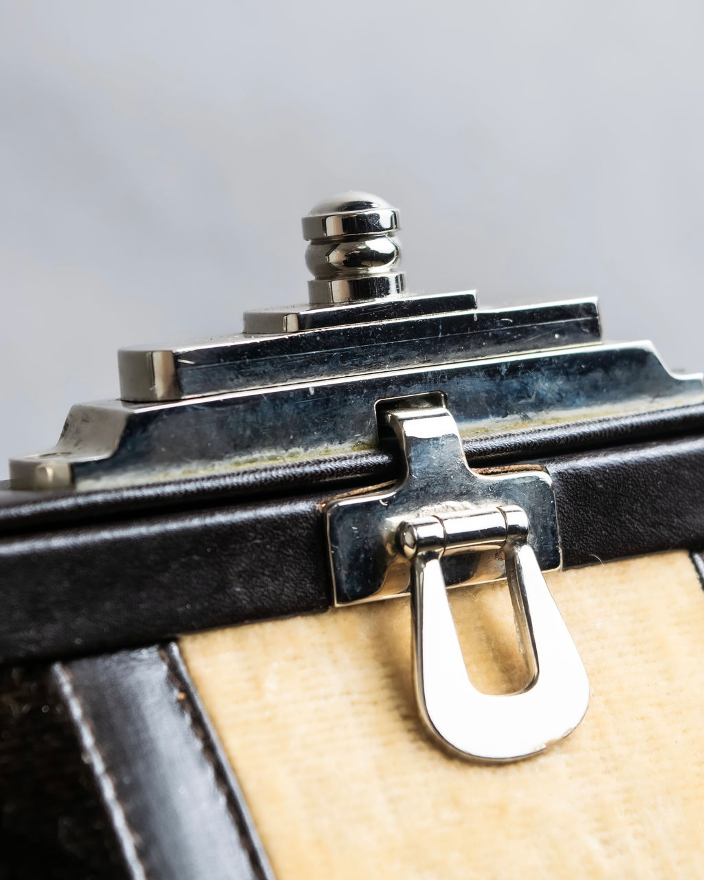 "Roberta Di Camerino"
 Velvet combination design hand bag