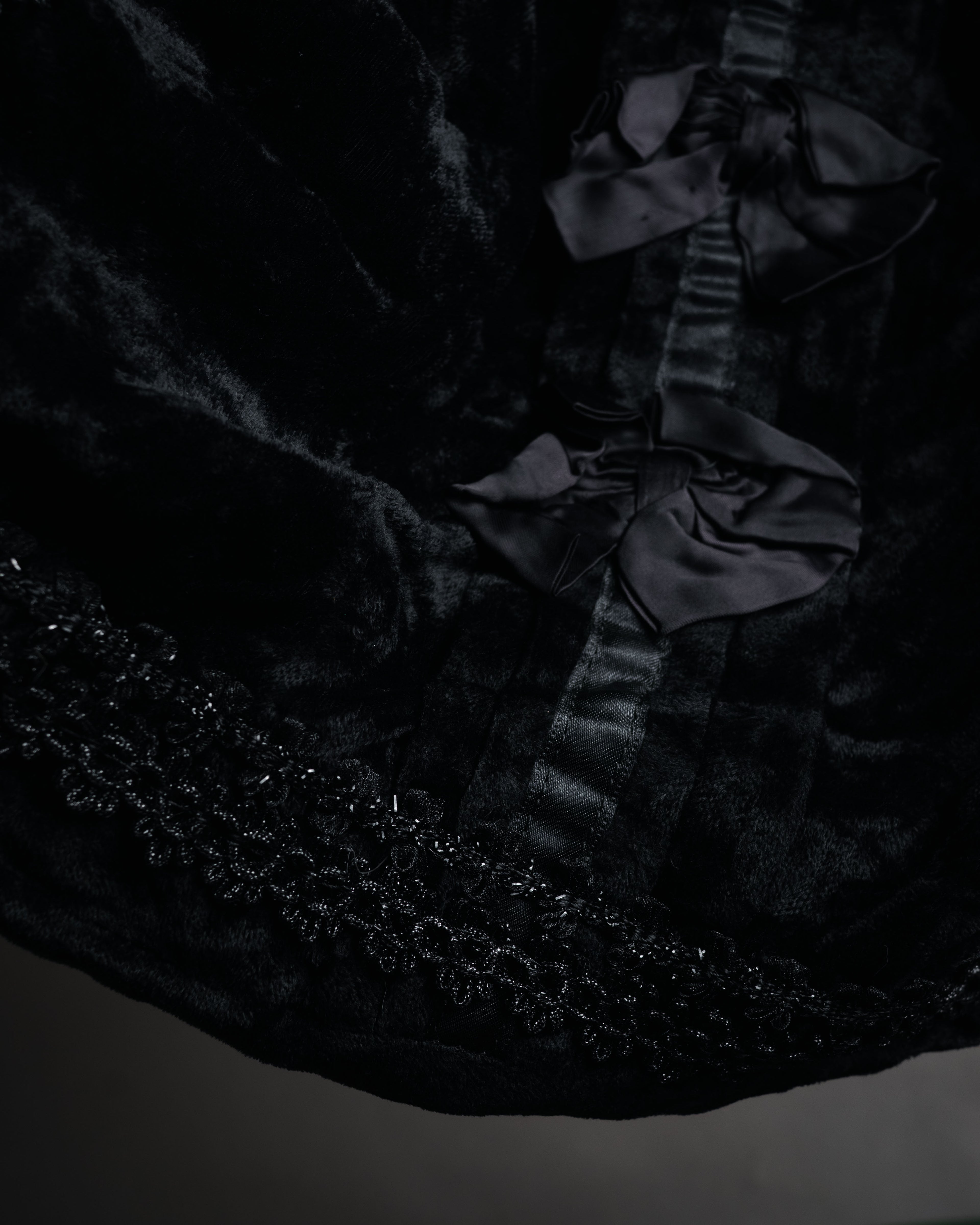 “COMME des GARÇONS” 2005 AW Velvet lace circle handle bag