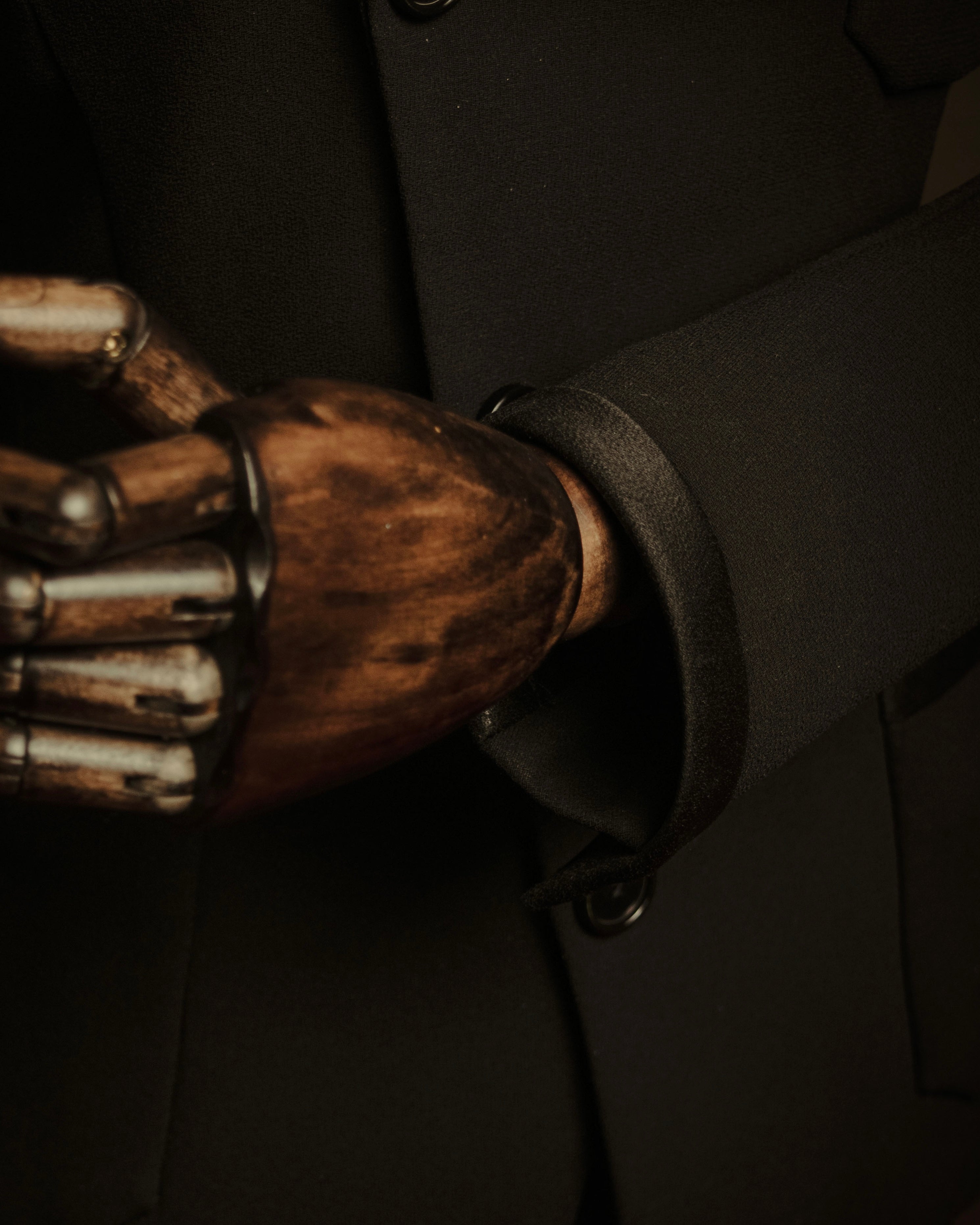 –SPECIAL– “BALENCIAGA” 2006-2012 Sculpted smoking jacket