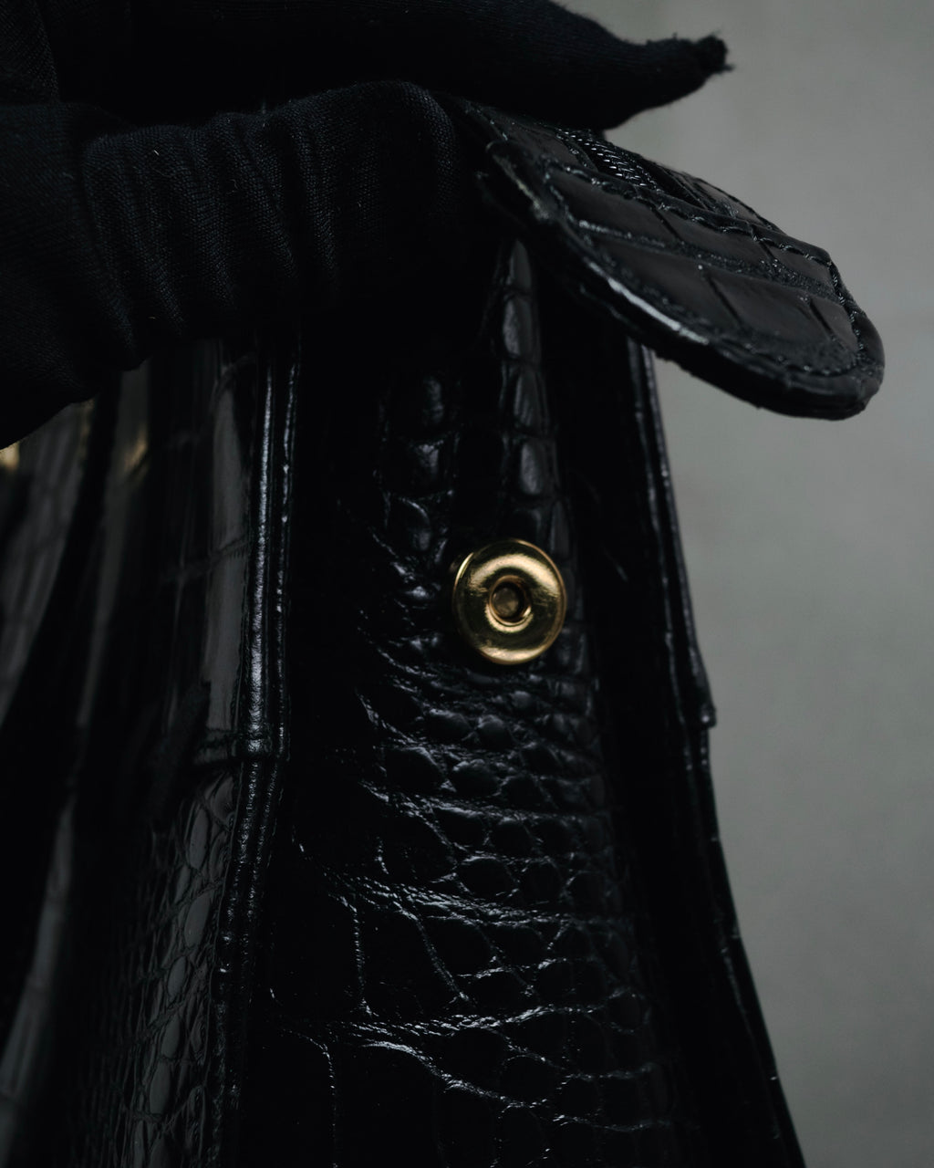 "YVES SAINT LAURENT" 90’s crocodile embossed lace up handbag