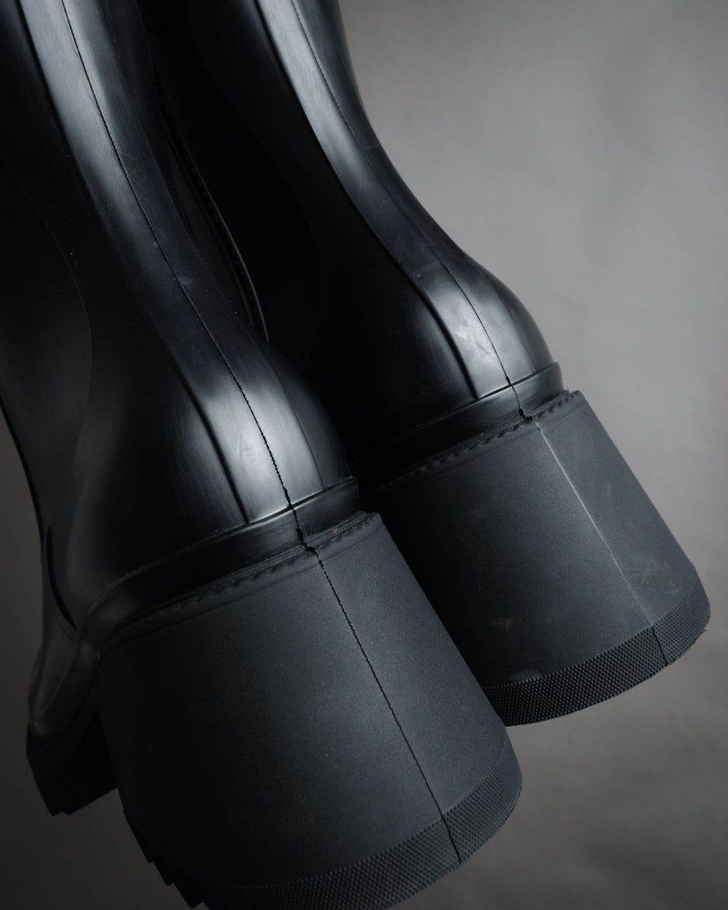 “Chloé” 2020’s Sculptural shark sole rain boots
