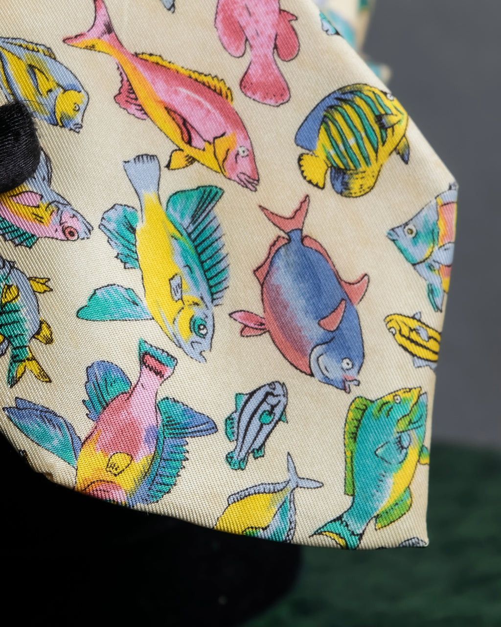 "GUCCI" Colorful fish motif silk neck tie