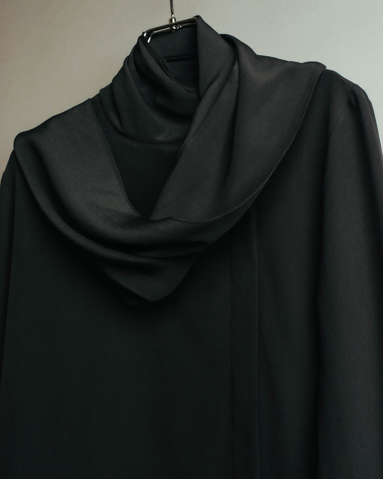 -SPECIAL- "SAINT LAURENT PARIS" 10's Fluid silk scarf-neck blouse