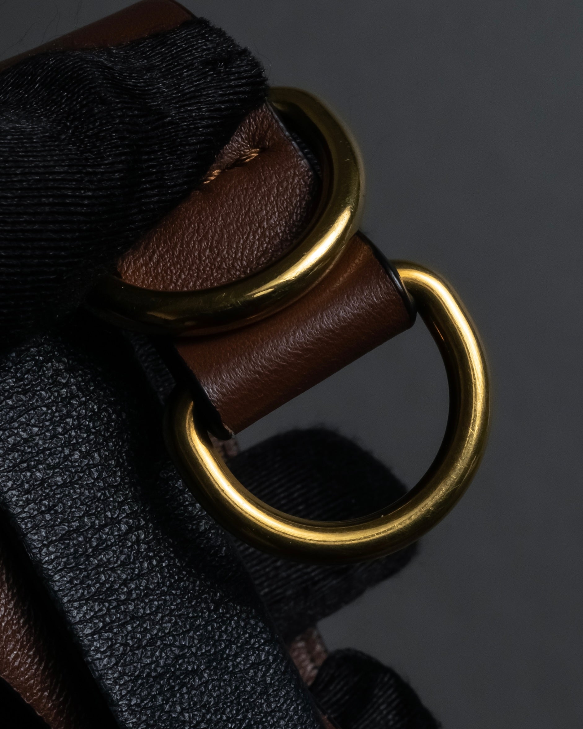 "BURBERRY" Gold circle metal design waist mark leather belt