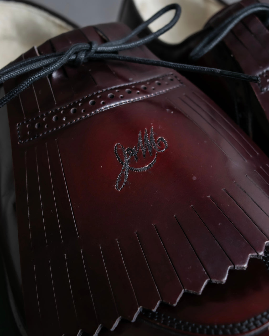 "Johnston & Murphy" Logo engraved fringe design leather shoes