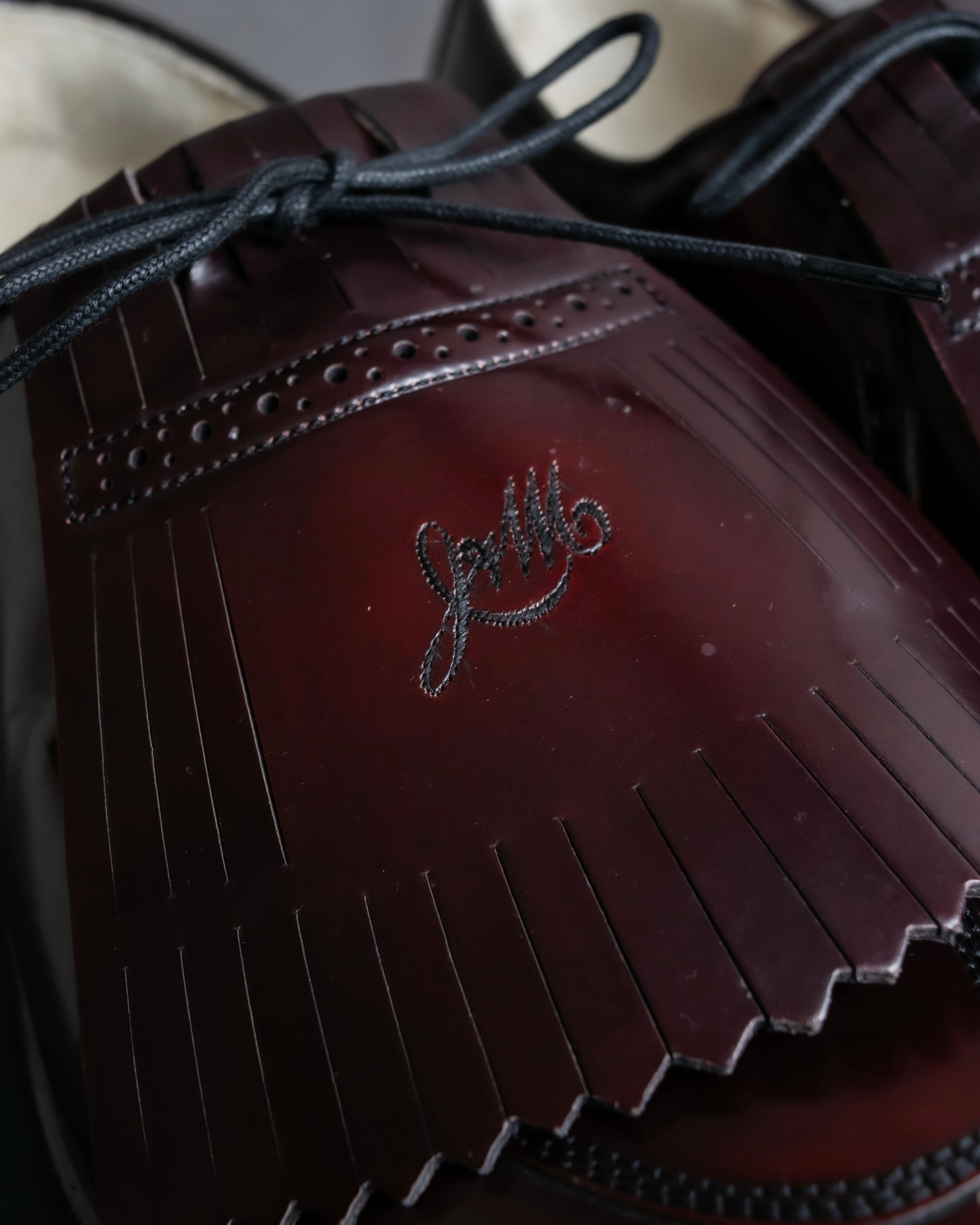 "Johnston & Murphy" Logo engraved fringe design leather shoes