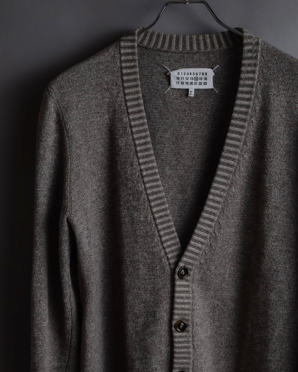 "MAISON MARGIELA" 13AW Patch accented low gauge wool cardigan
