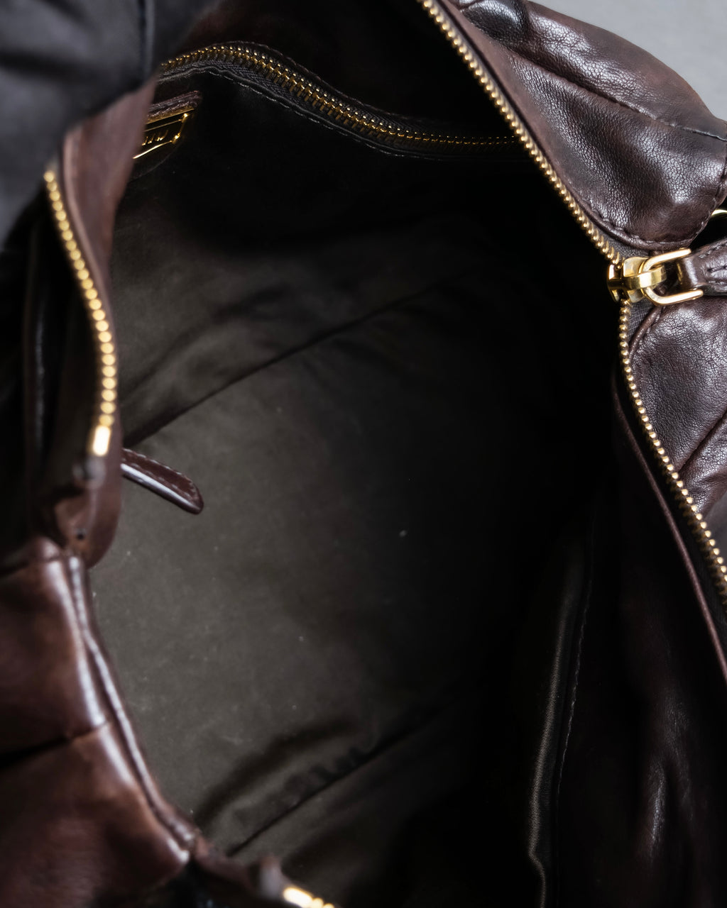 "MIU MIU" Tuck pleat design leather hand bag